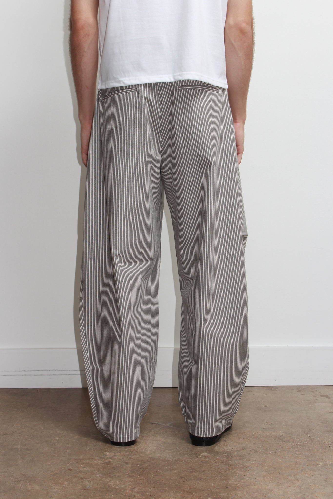 Obi Stripe Curved Pants in Khaki Grey