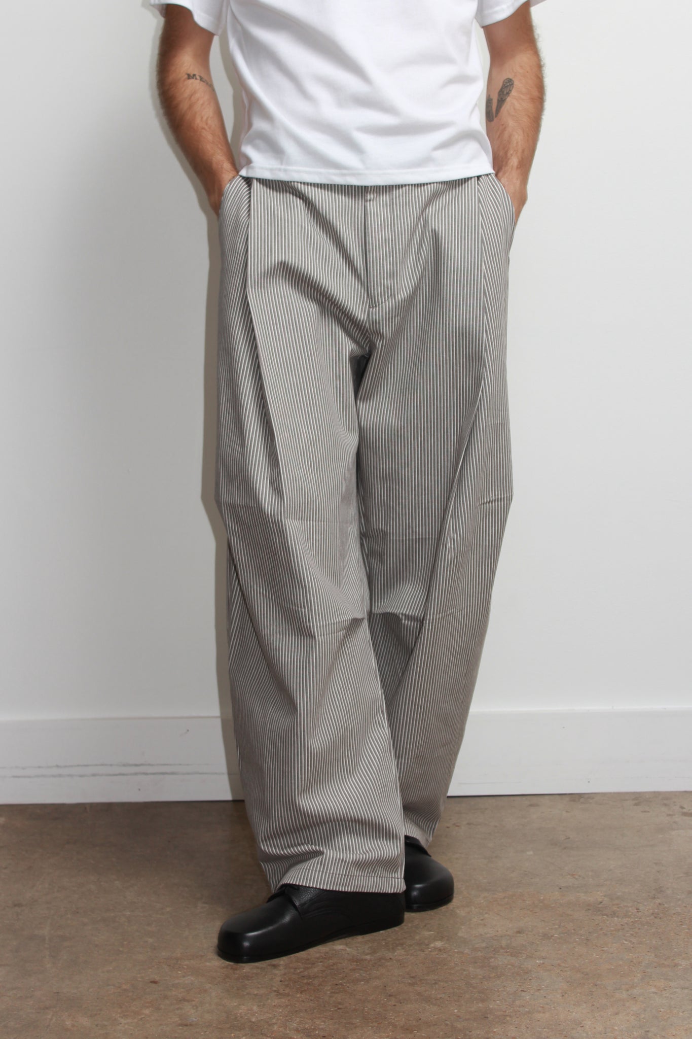 Obi Stripe Curved Pants in Khaki Grey