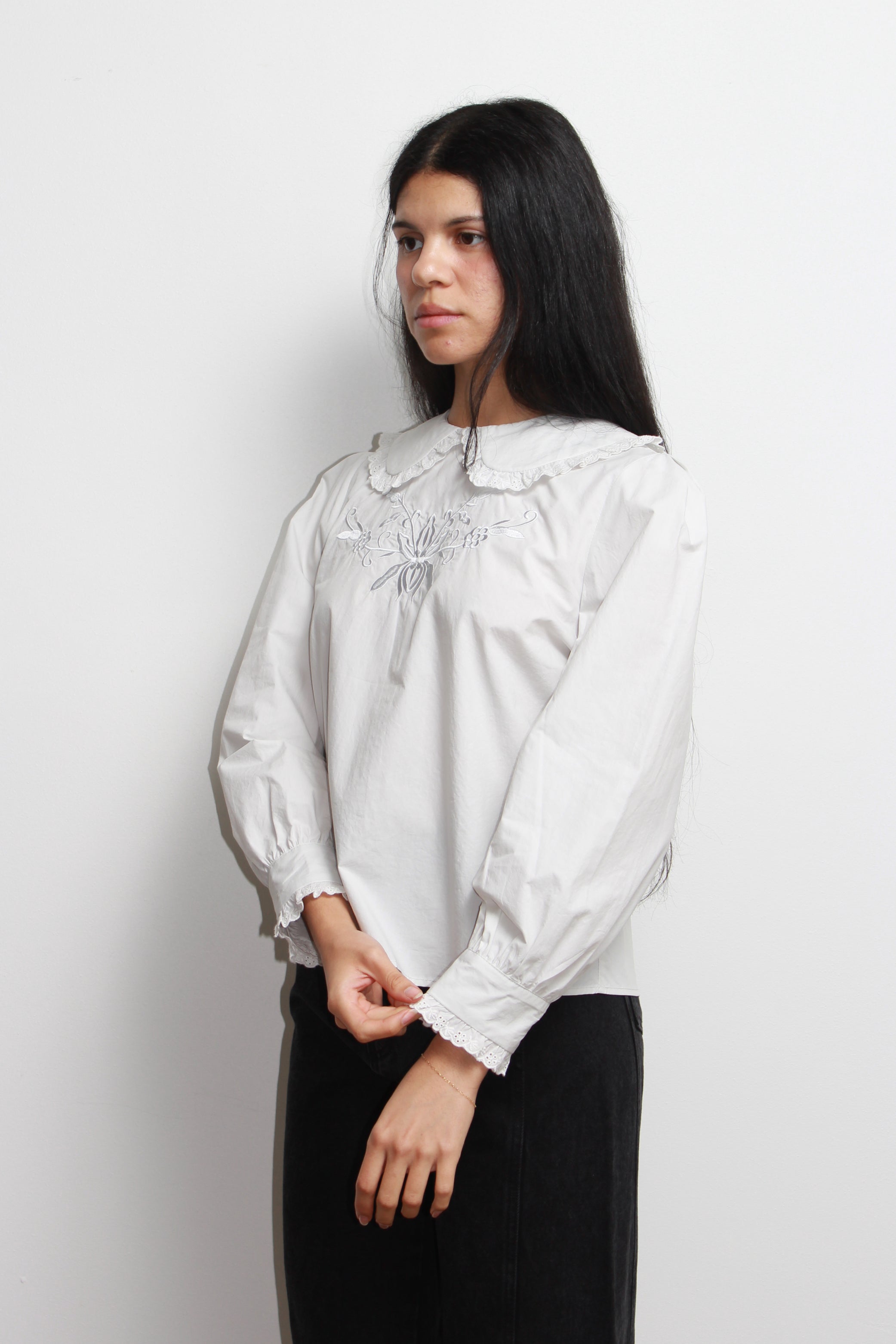 Sue Lace Collar Shirt in Light Grey – Jowa.shop Sue Lace Collar Shirt in Light Grey – Jowa.shop