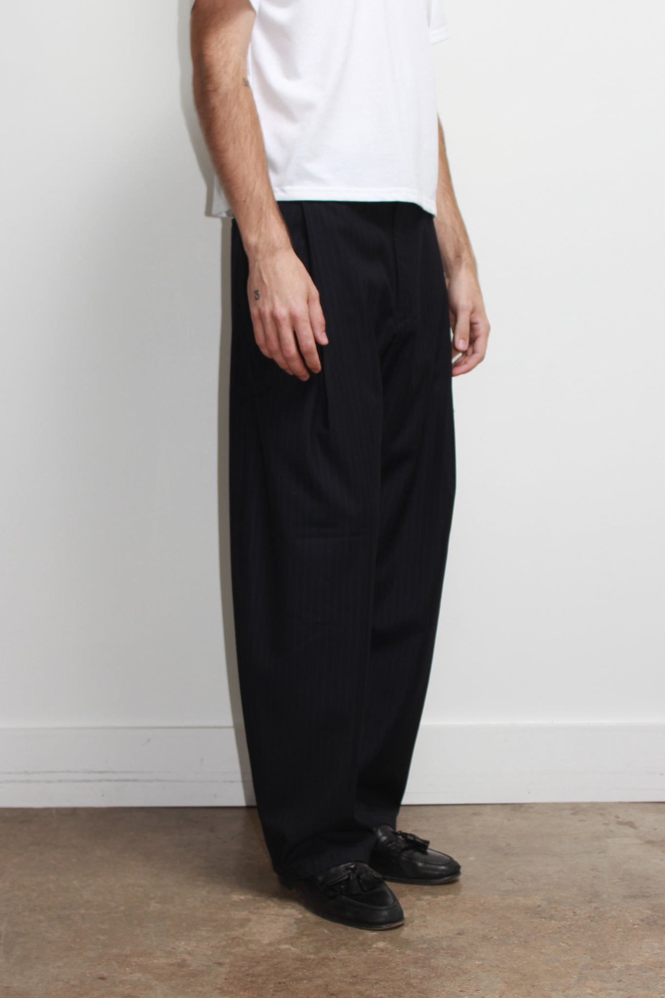 Jenna Pin Stripe Pin-Tuck Trouser in Navy