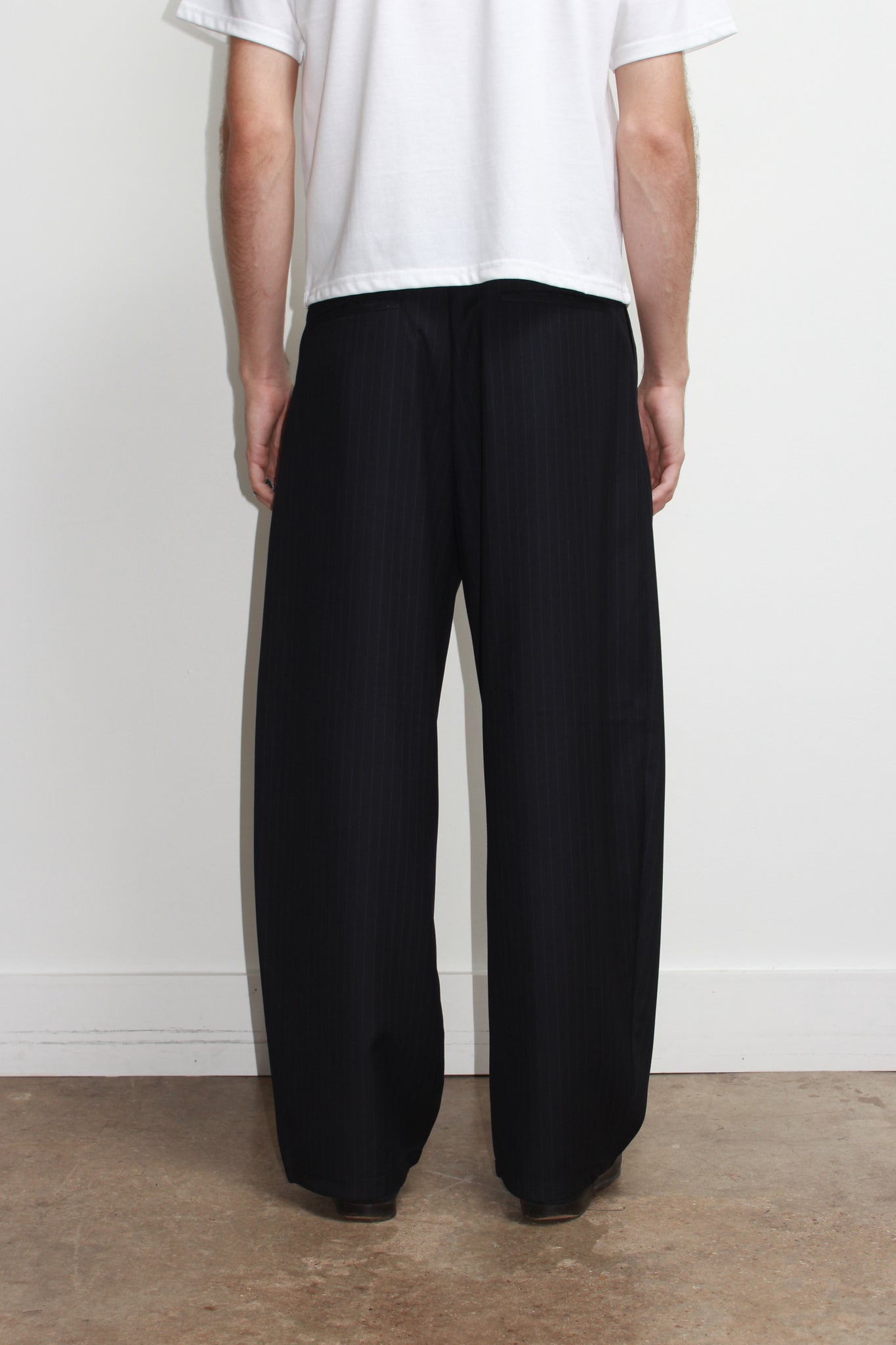 Jenna Pin Stripe Pin-Tuck Trouser in Navy