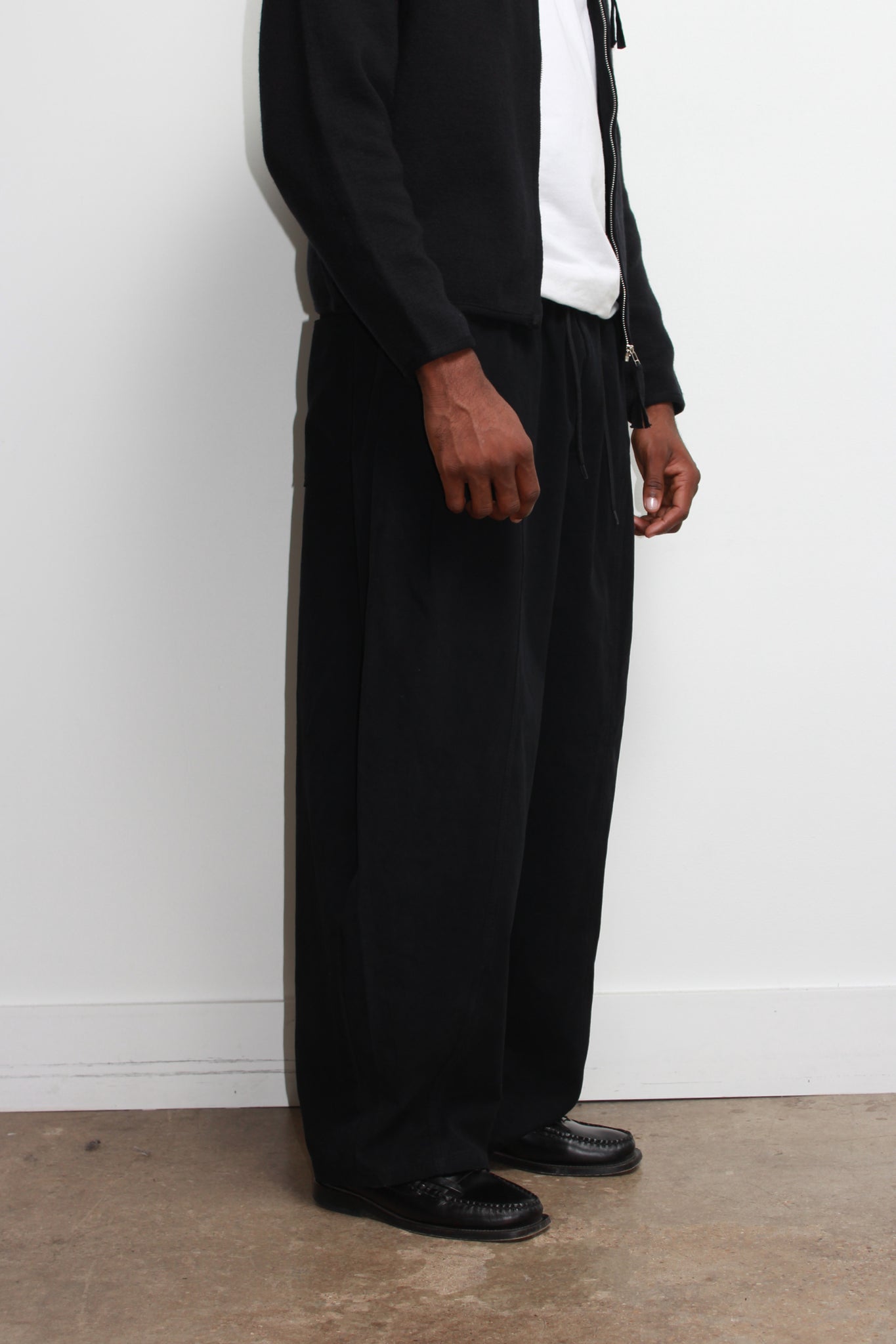 Crome Curved Barrel Leg Pant in Black