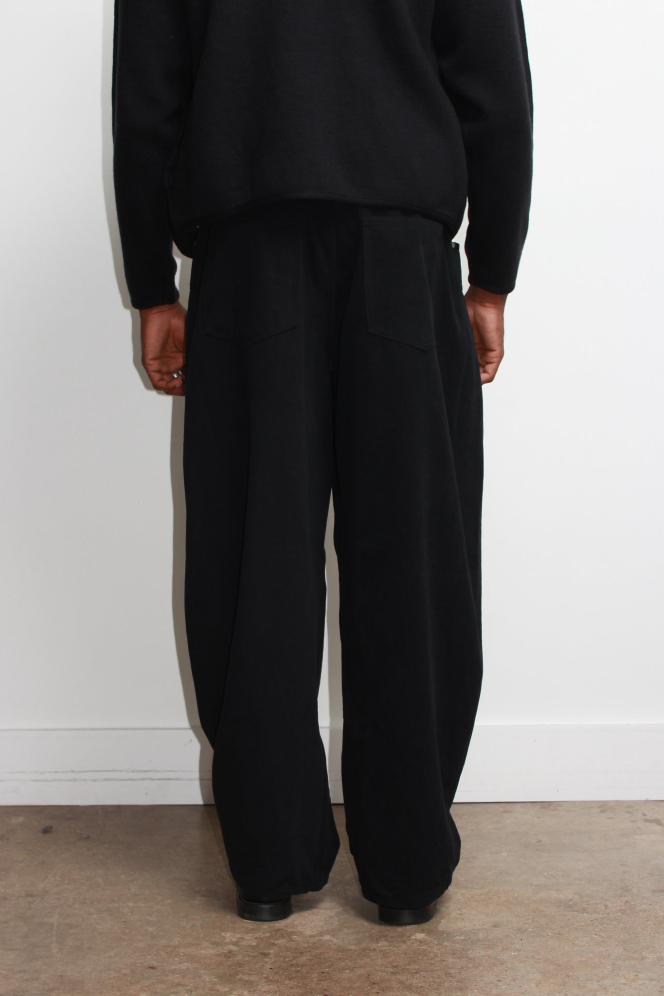 Crome Curved Barrel Leg Pant in Black