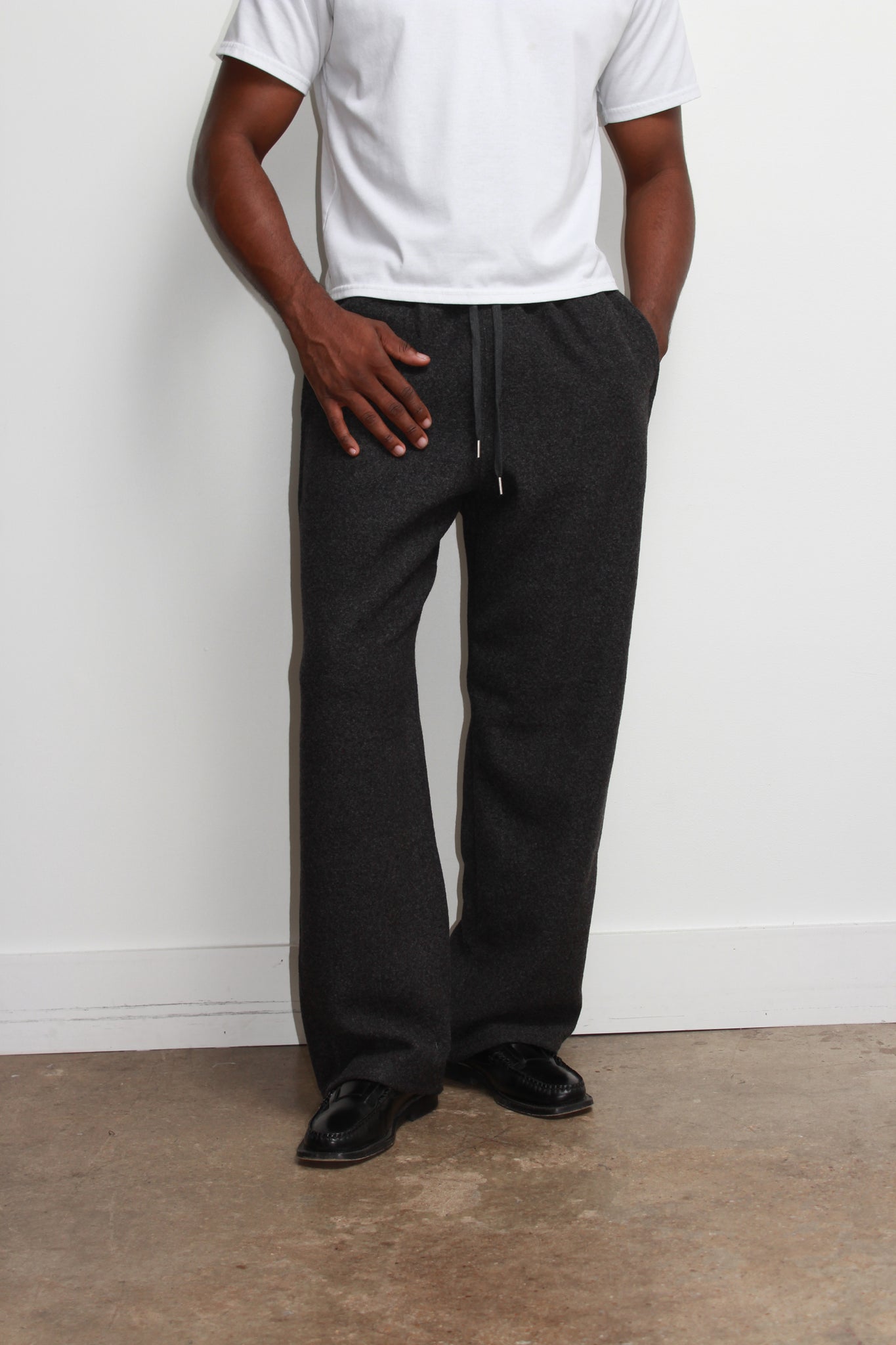 Wool Straight leg pants in Charcoal