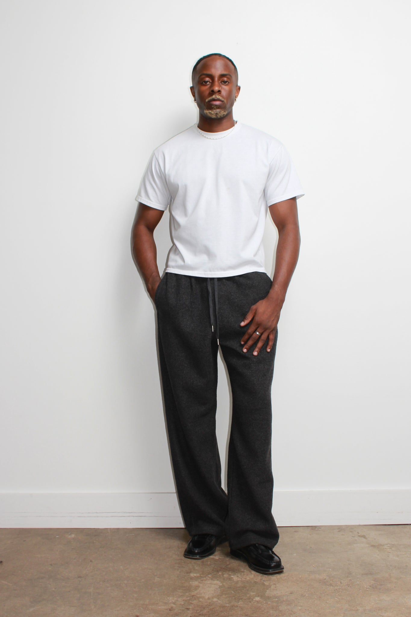Wool Straight leg pants in Charcoal