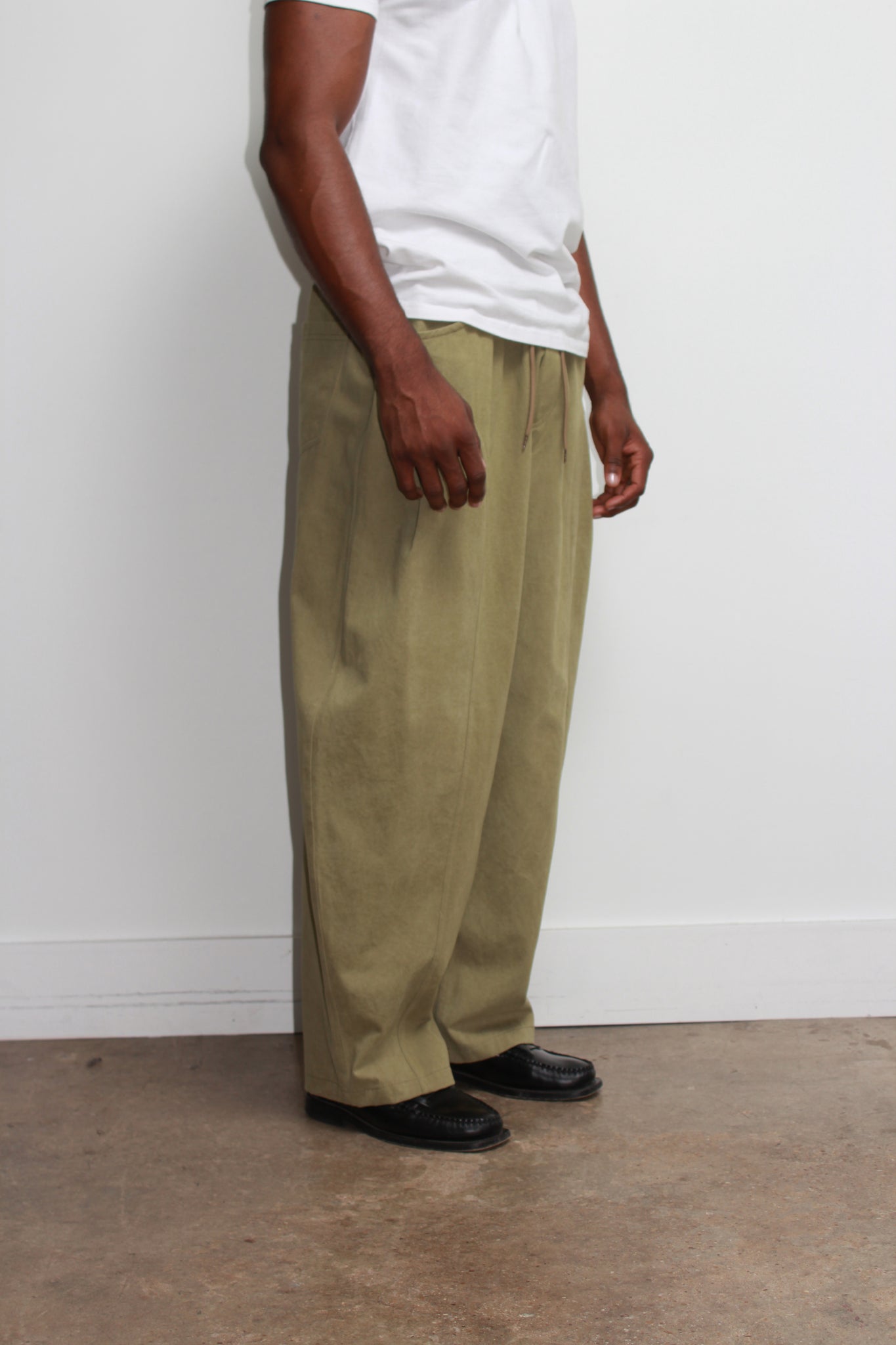 Crome Curved Barrel Leg Pant in Beige Butter