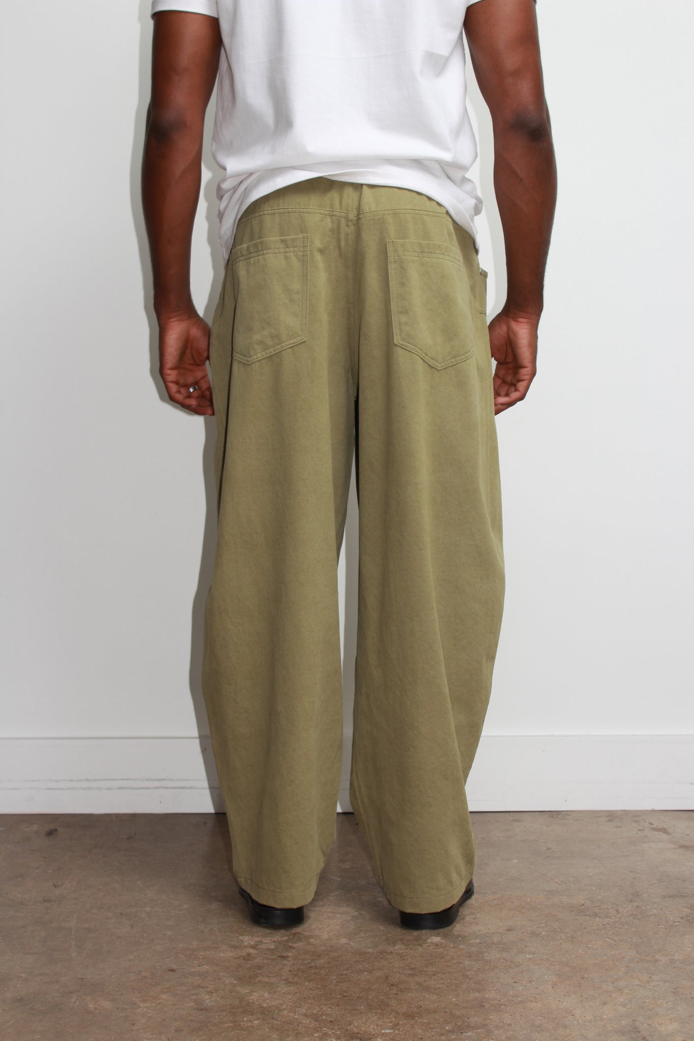 Crome Curved Barrel Leg Pant in Beige Butter