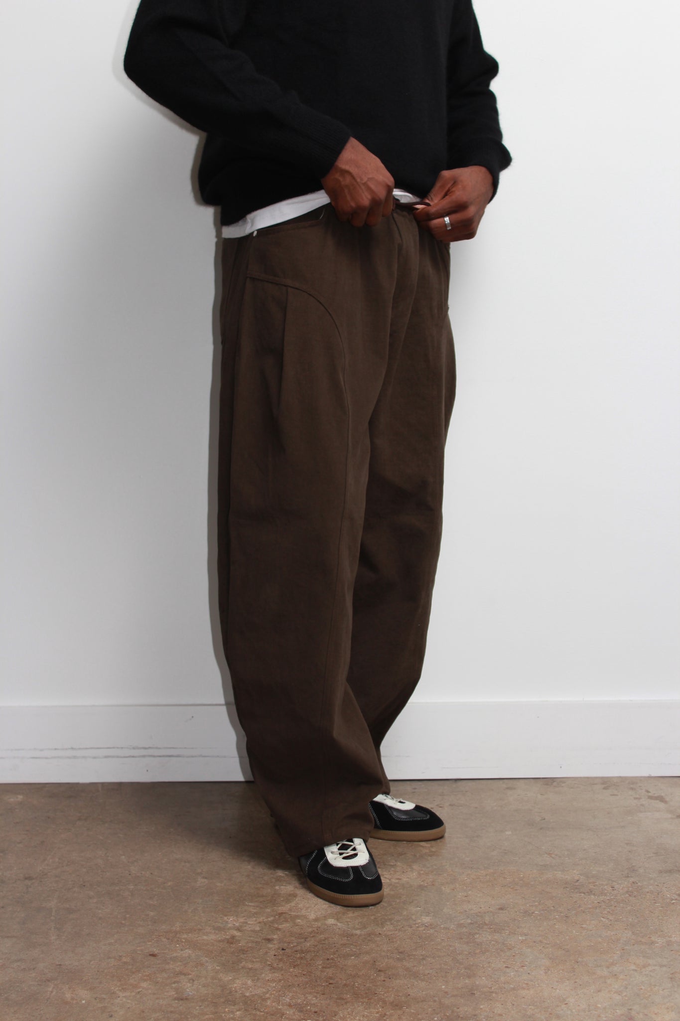Crome Curved Barrel Leg Pant in Brown