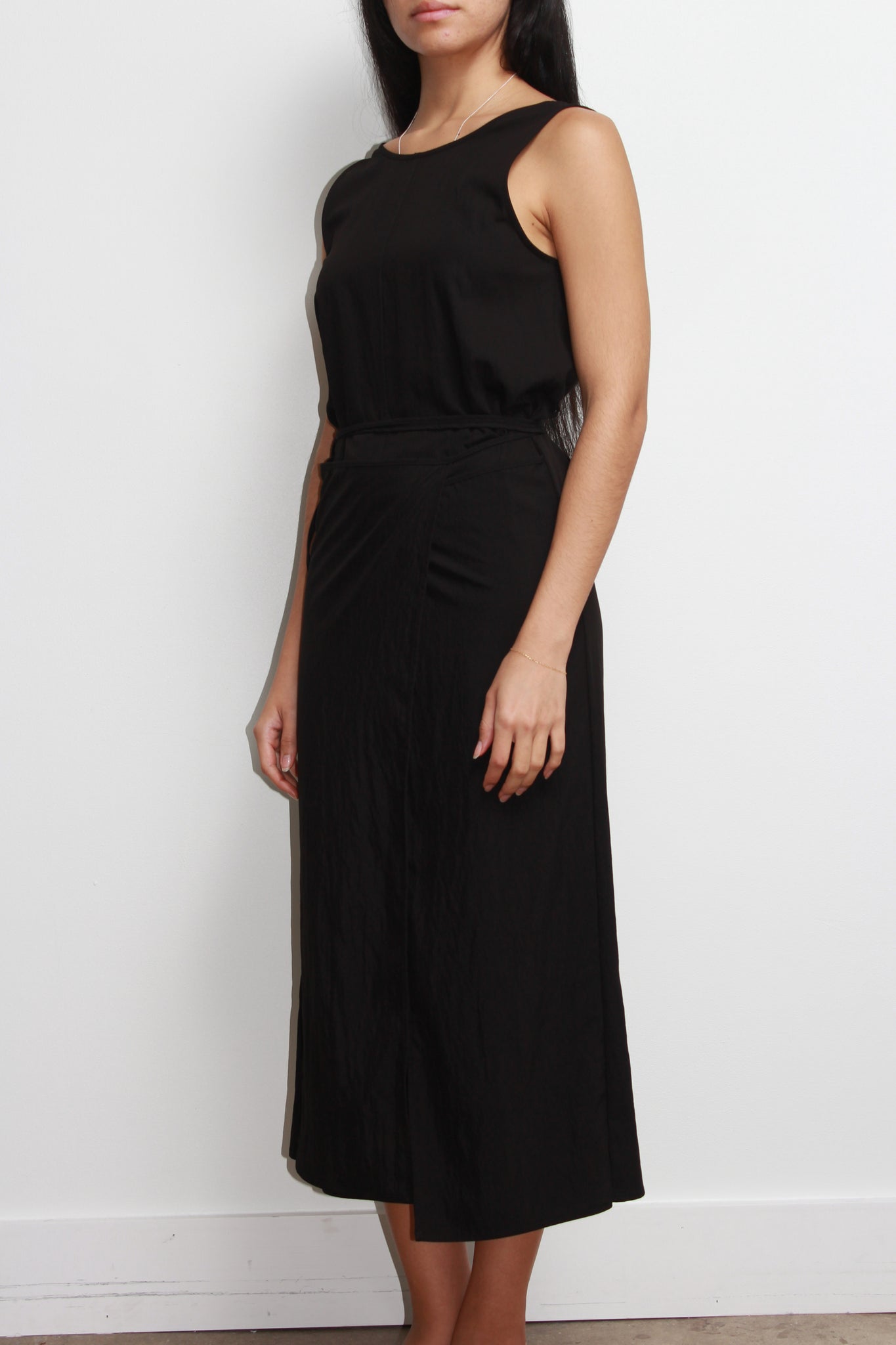 MOHHE Low Wrap Dress in Black
