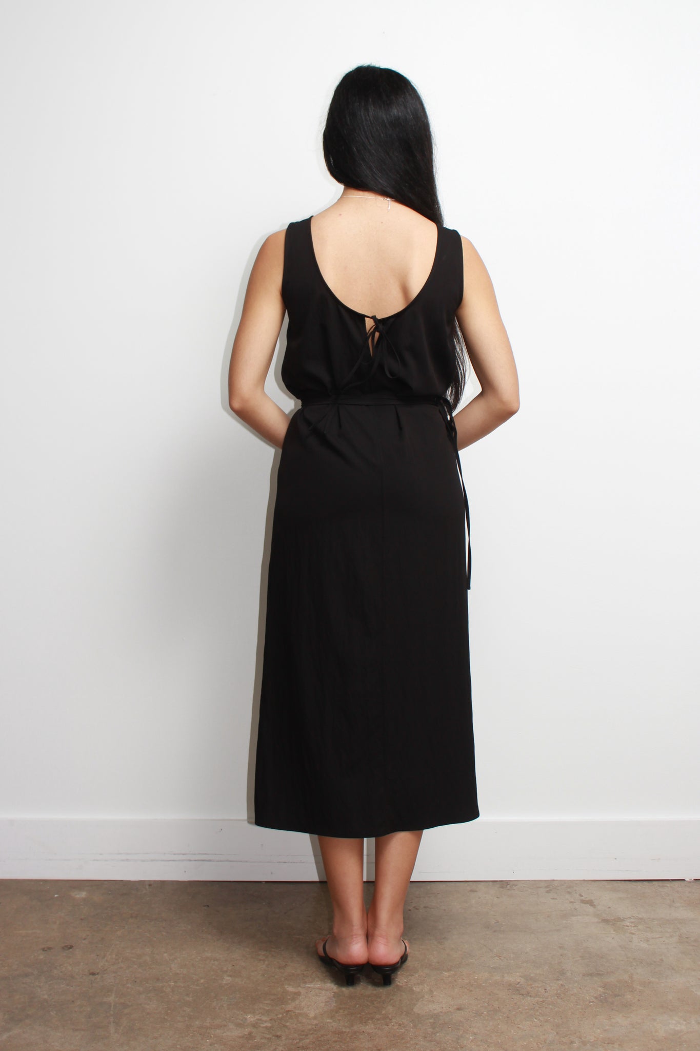 MOHHE Low Wrap Dress in Black