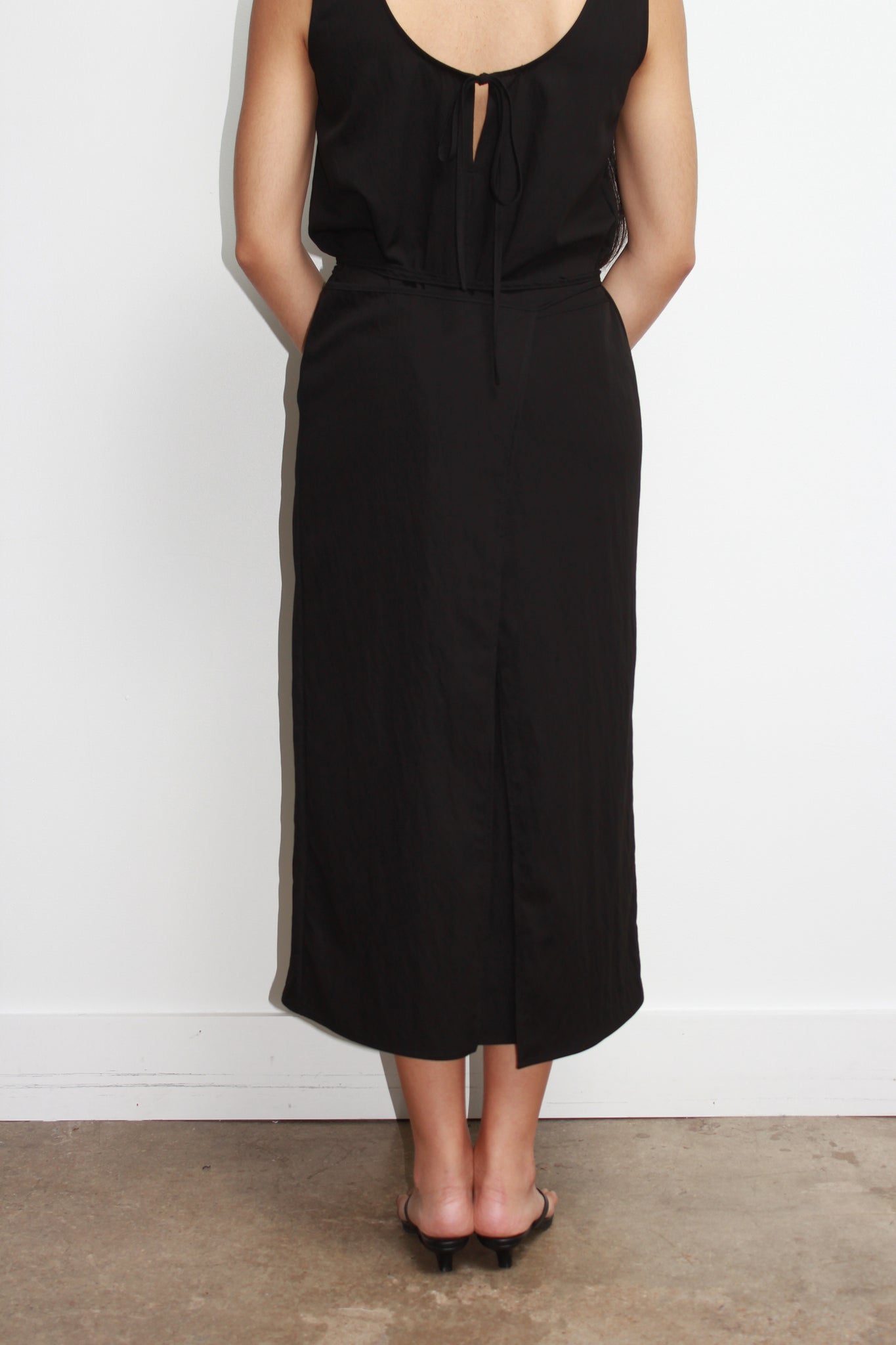 MOHHE Low Wrap Dress in Black
