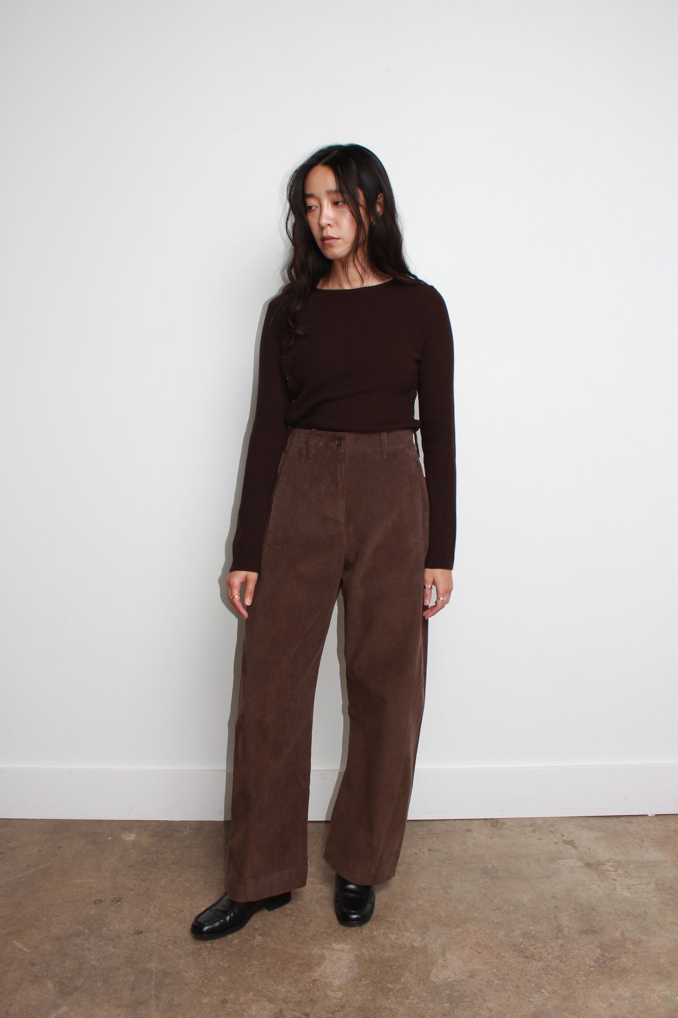 Unbalance Button detail Sweater in Brown