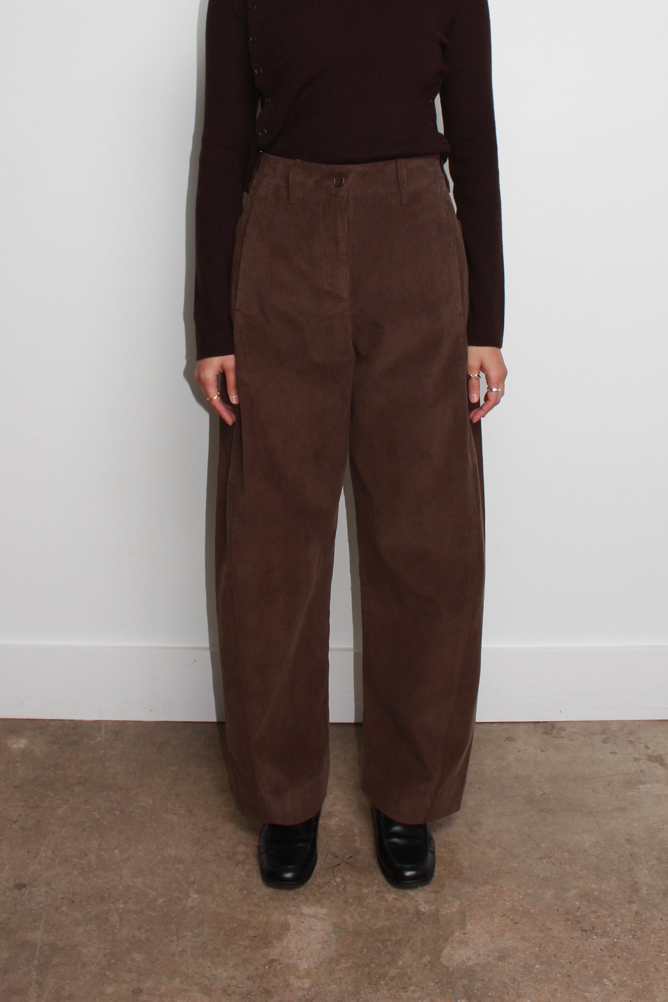 Curved Corduroy Pants in Brown