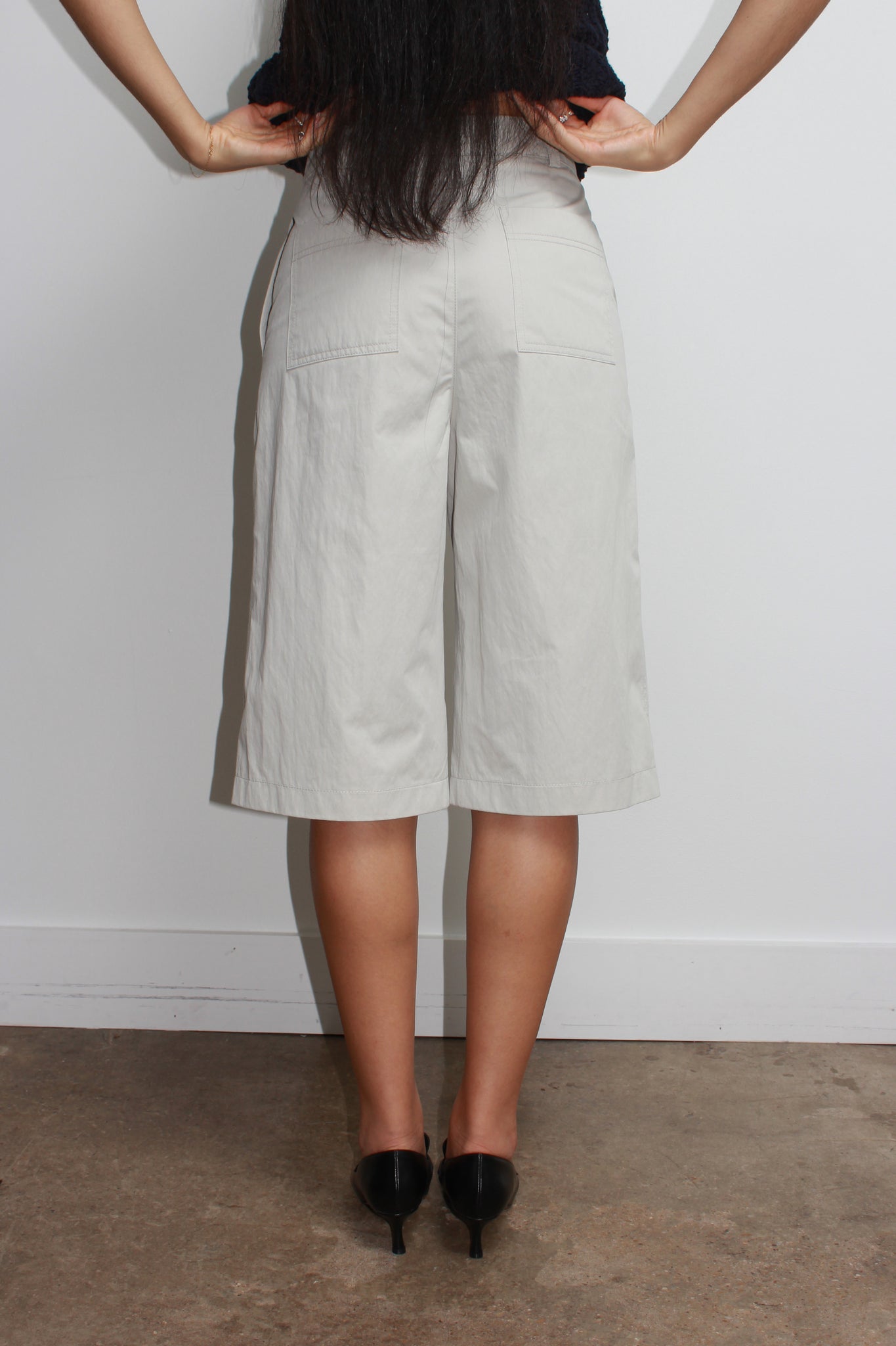Nova Bermuda Capri Shorts in Light Grey