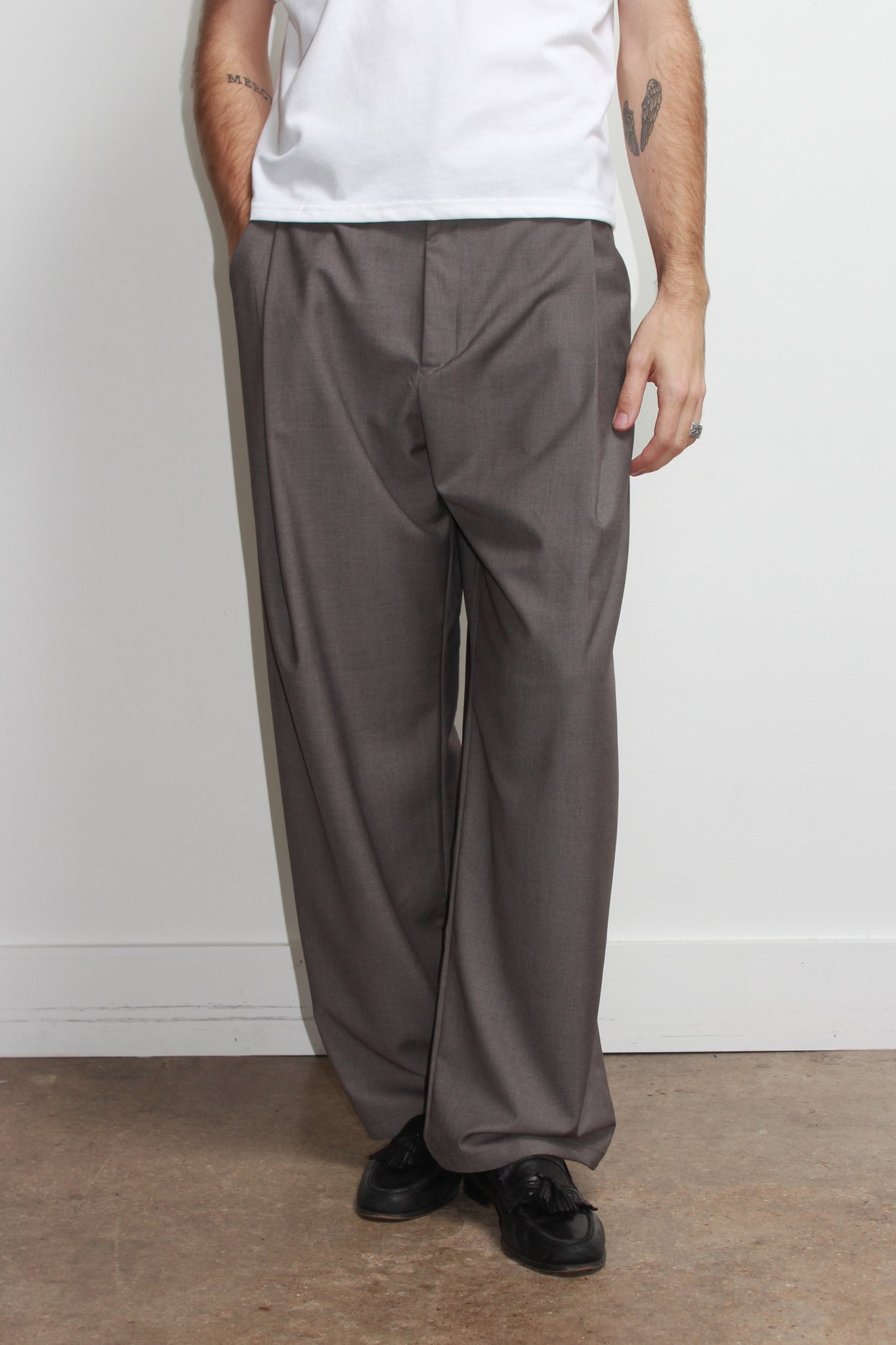 Curved Pin-Tuck Trouser in Beige Grey