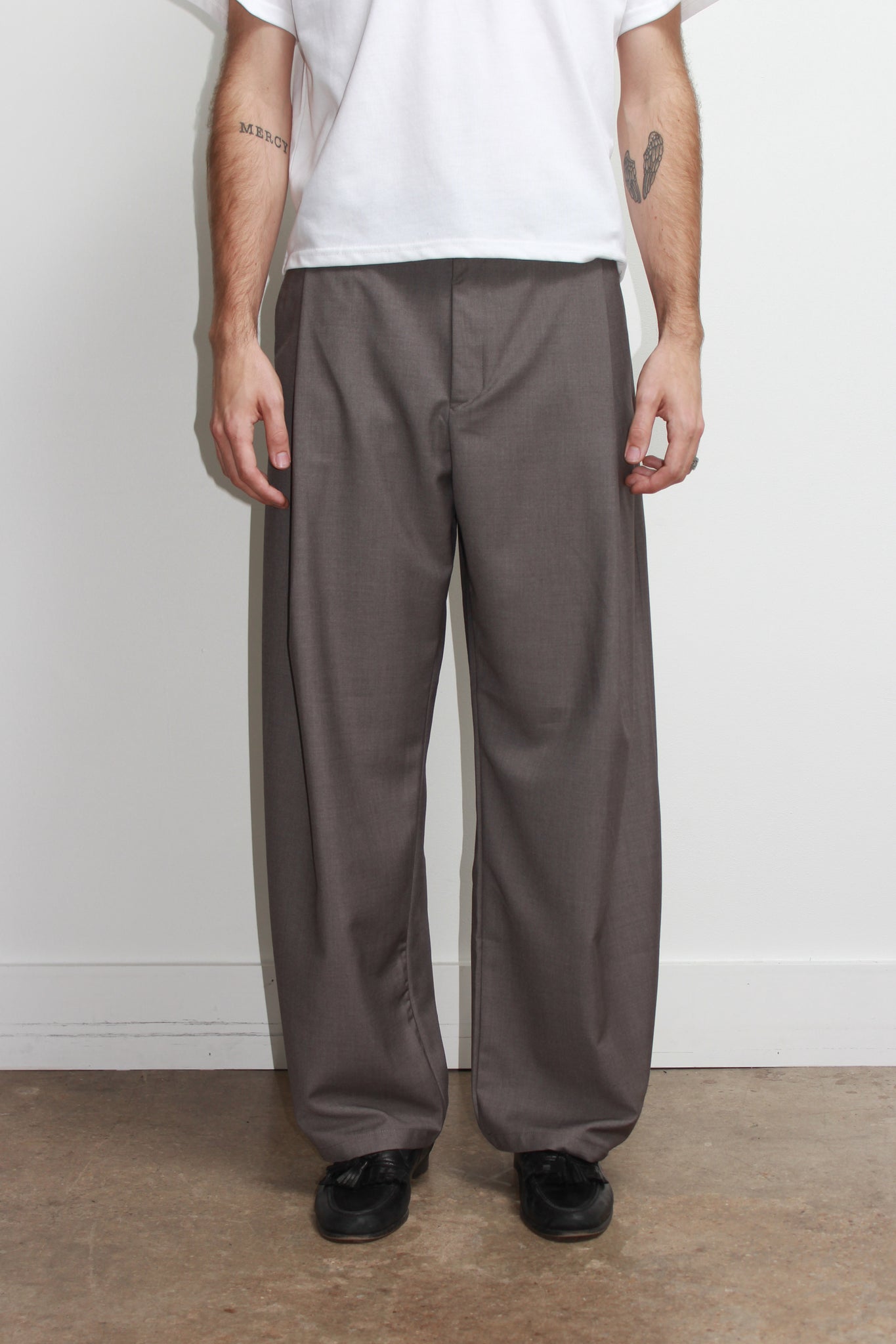 Curved Pin-Tuck Trouser in Beige Grey