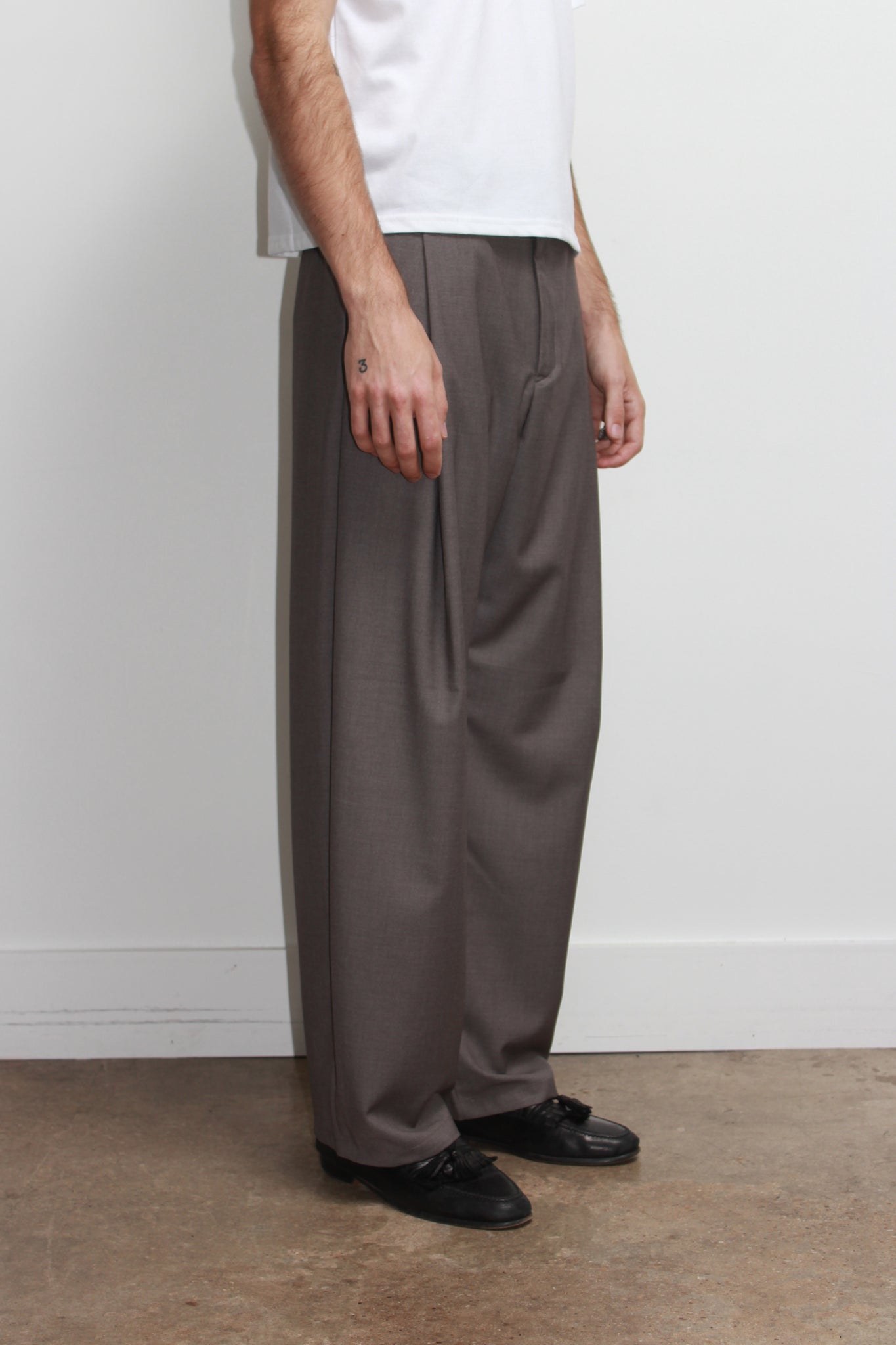 Curved Pin-Tuck Trouser in Beige Grey