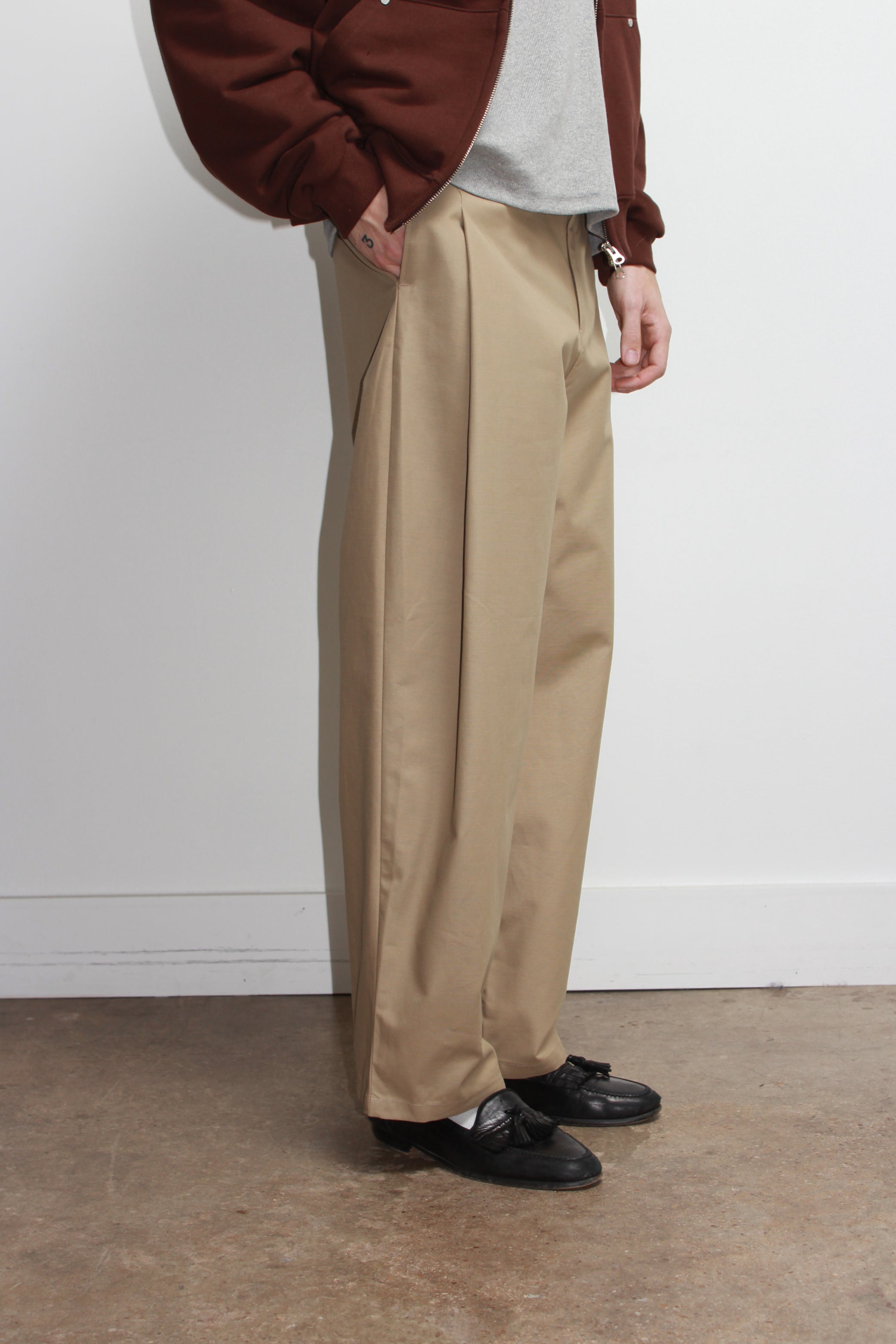 Side Pin-tuck Cotton Pants in Khaki – Jowa.shop