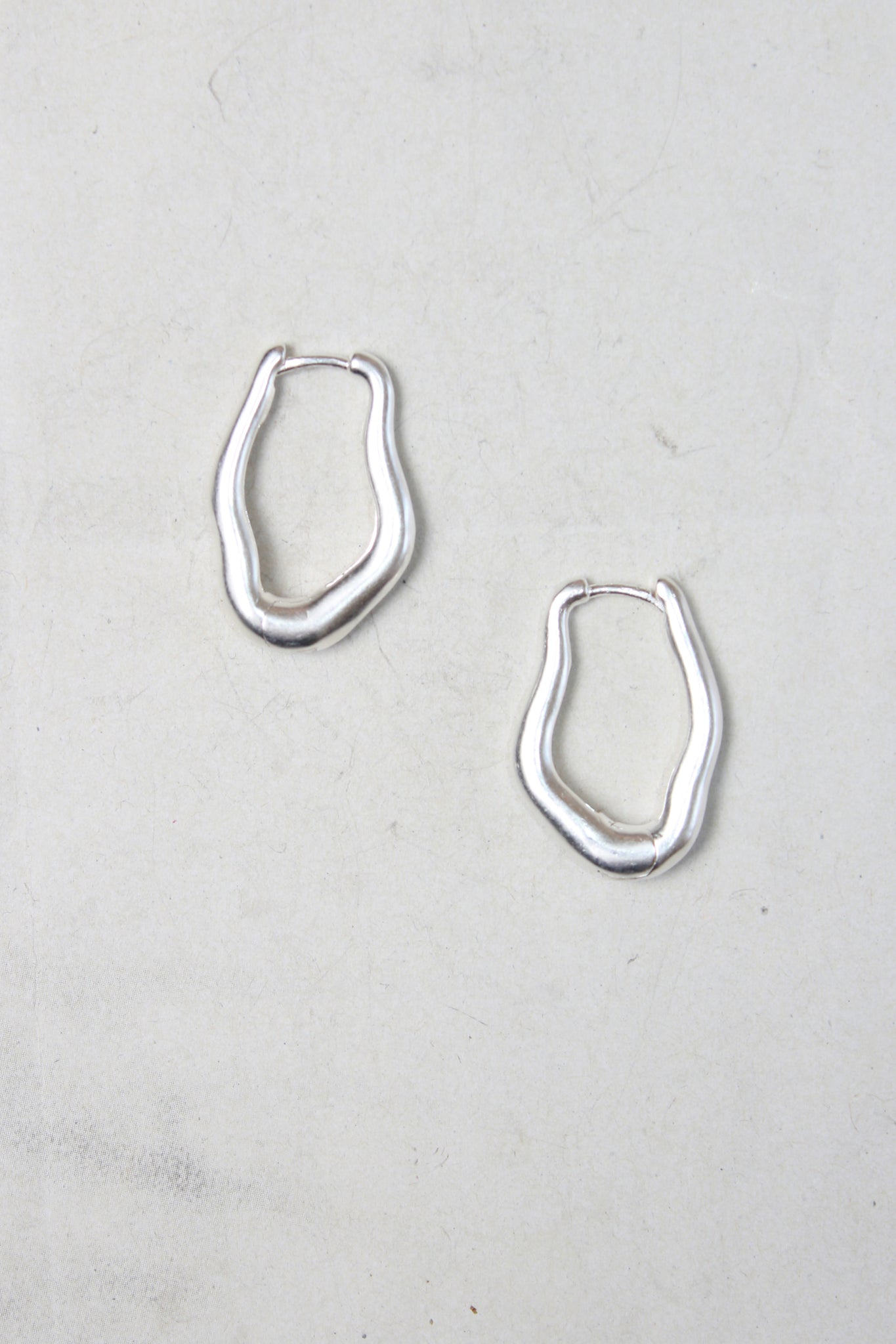 Wavy Round Matte Hoop