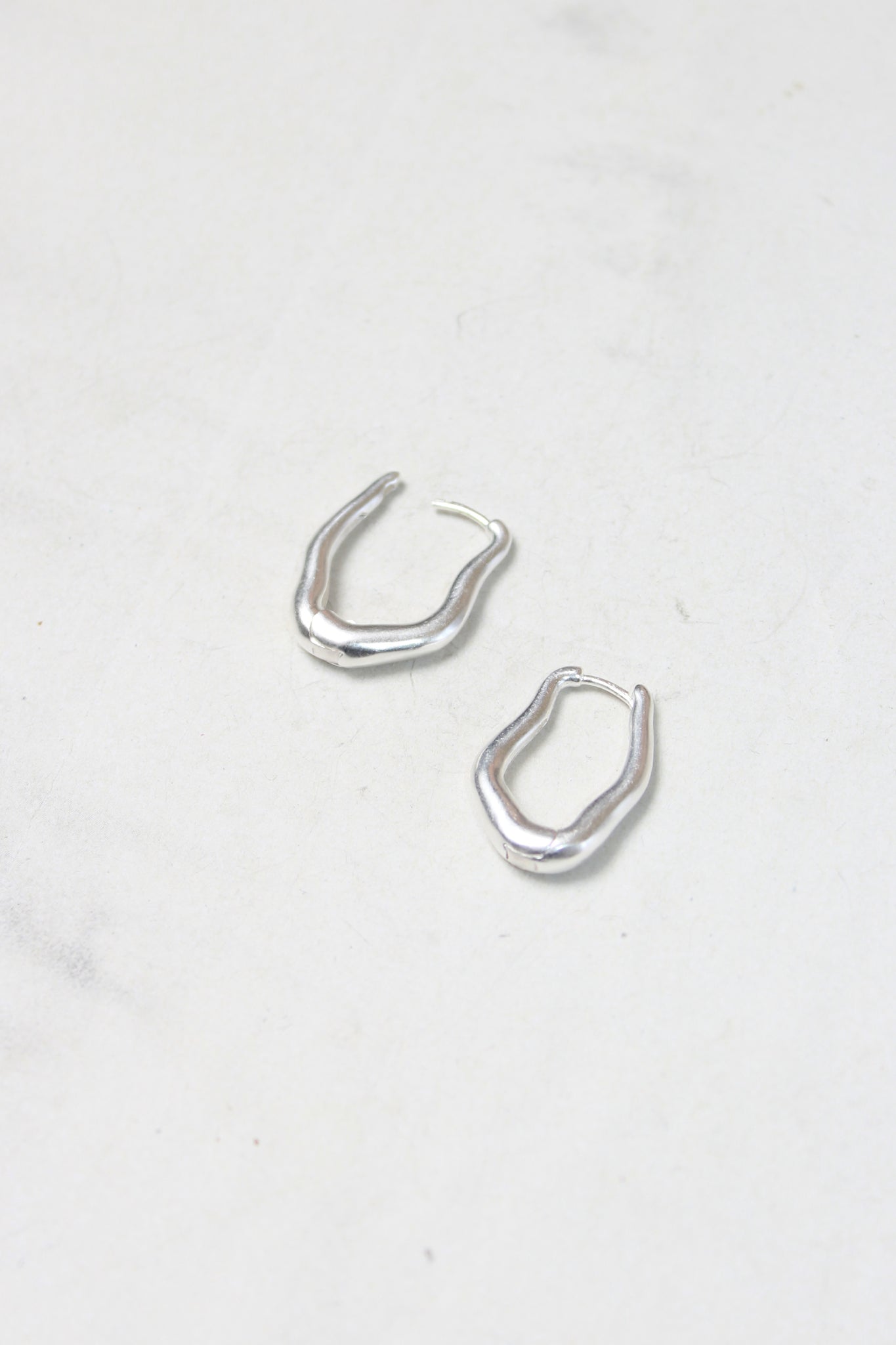 Wavy Round Matte Hoop