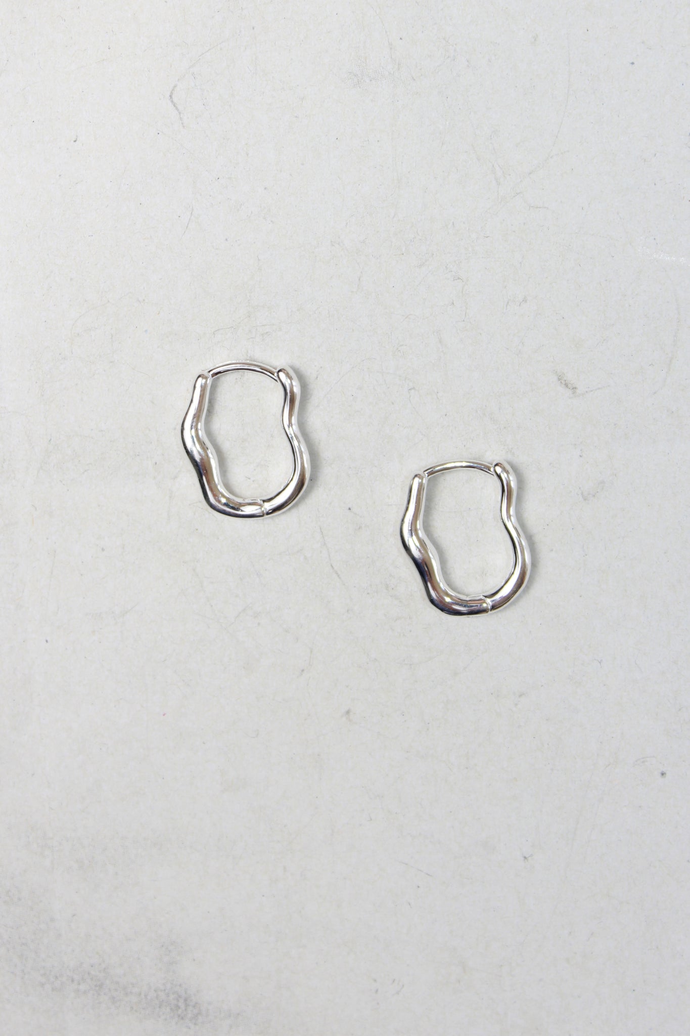 Wavy Round Matte Hoop