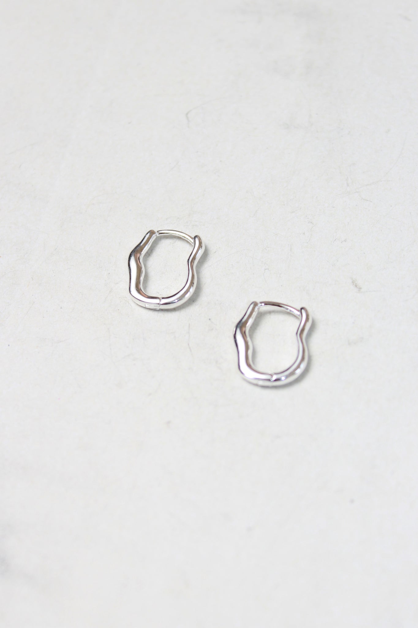 Wavy Round Matte Hoop