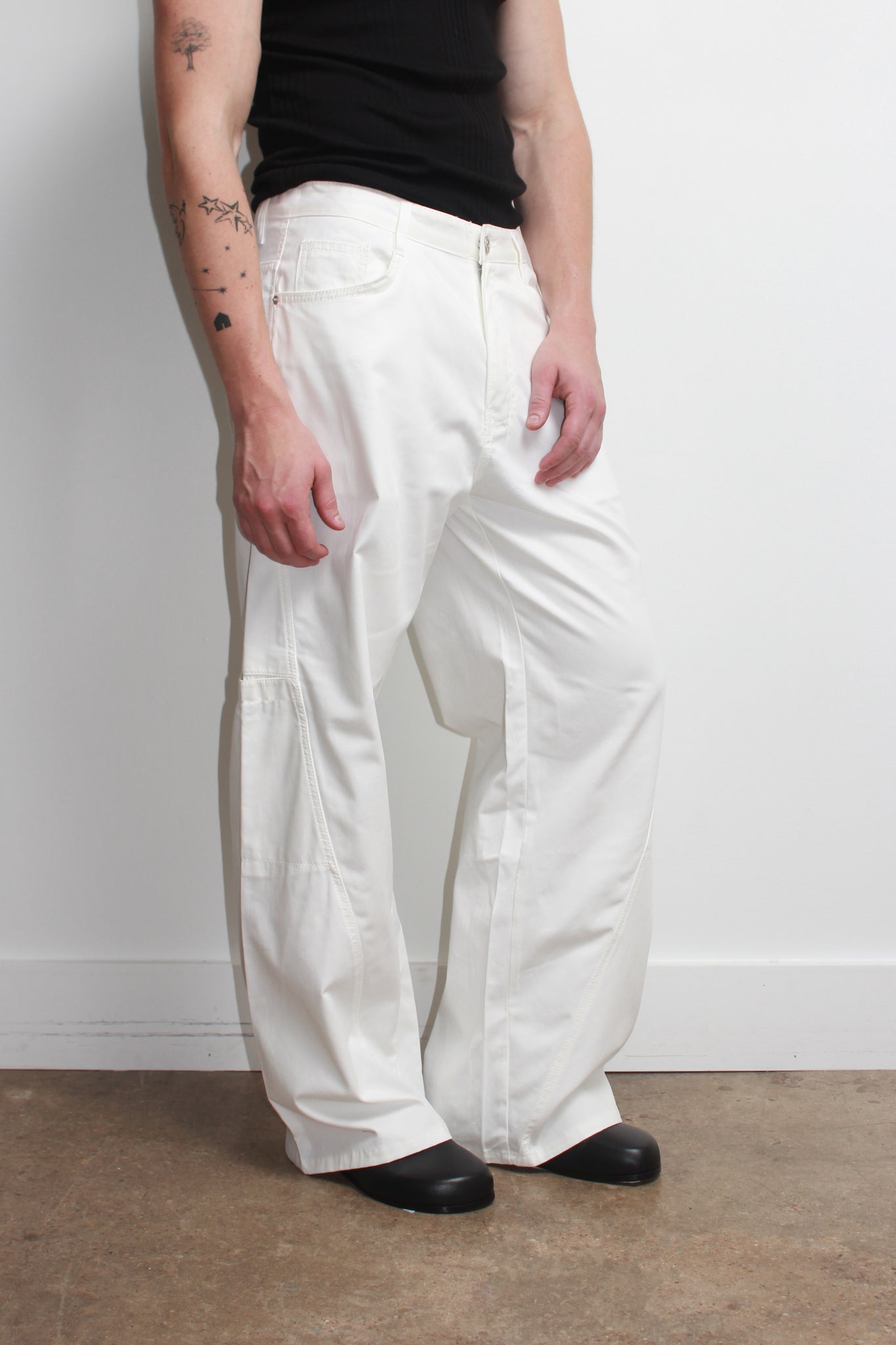 Linked Curved Cotton Chino Pants in Off White