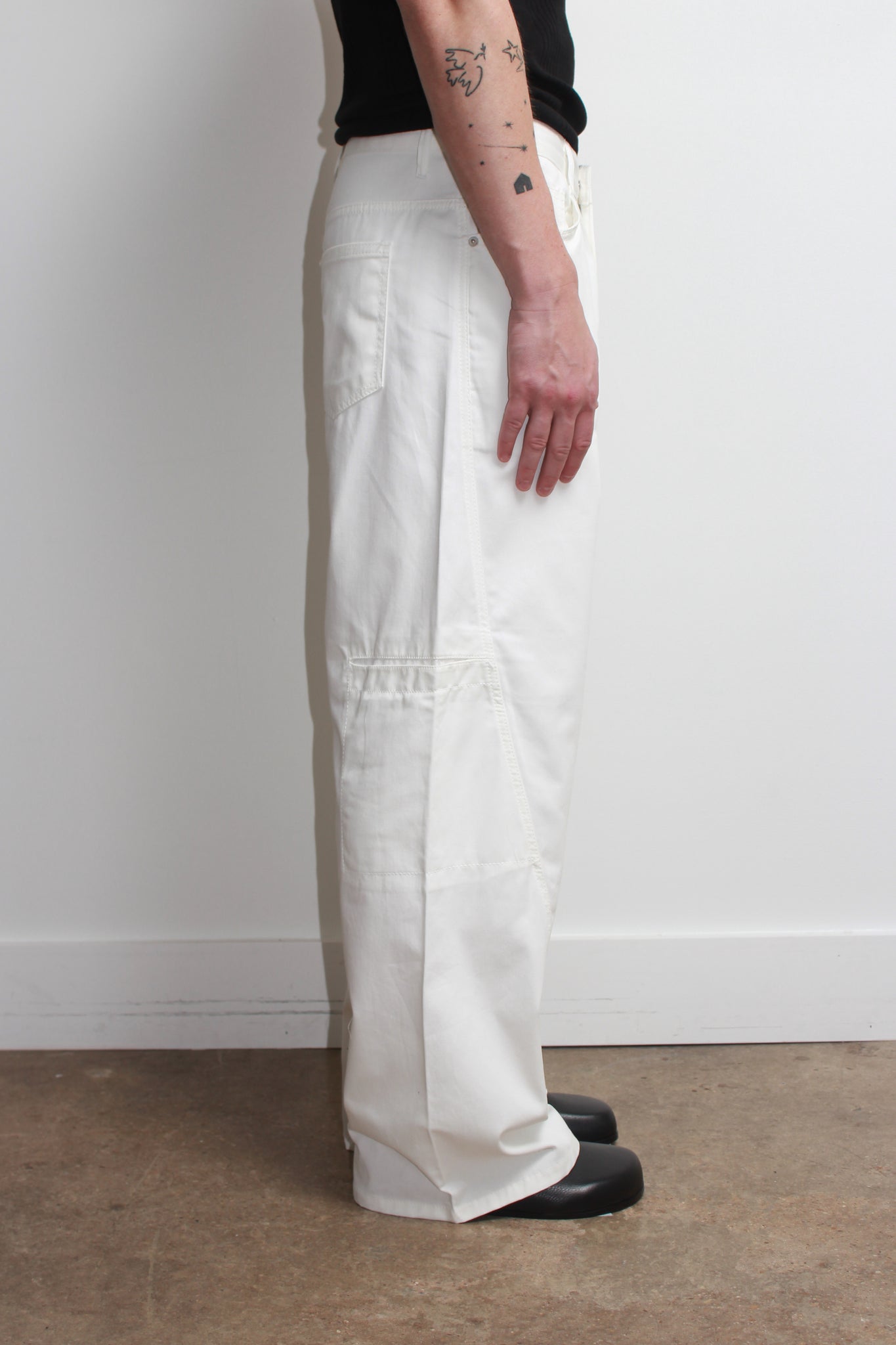 Linked Curved Cotton Chino Pants in Off White