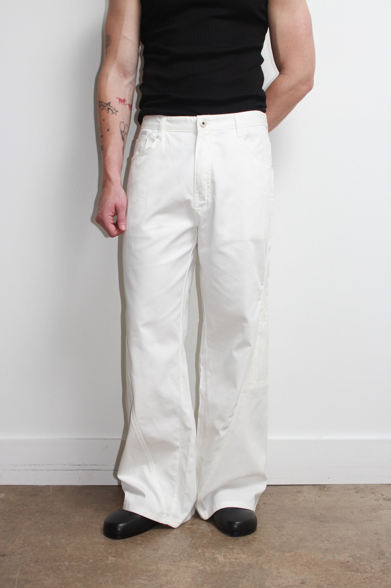 Linked Curved Cotton Chino Pants in Off White