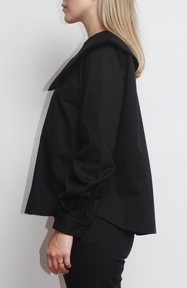 Camellia Big Collar Shirts in Black