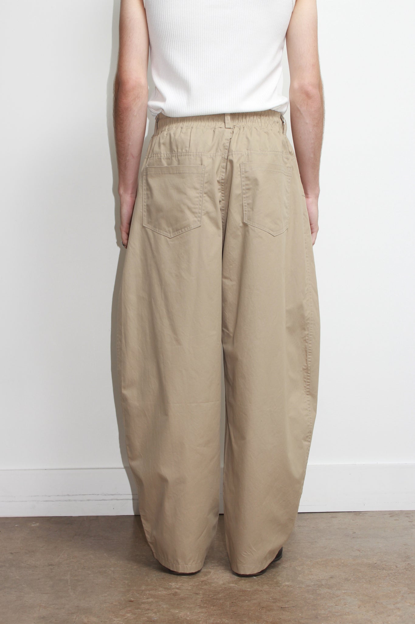 Settle Curved Barrel Leg Pant in Khaki