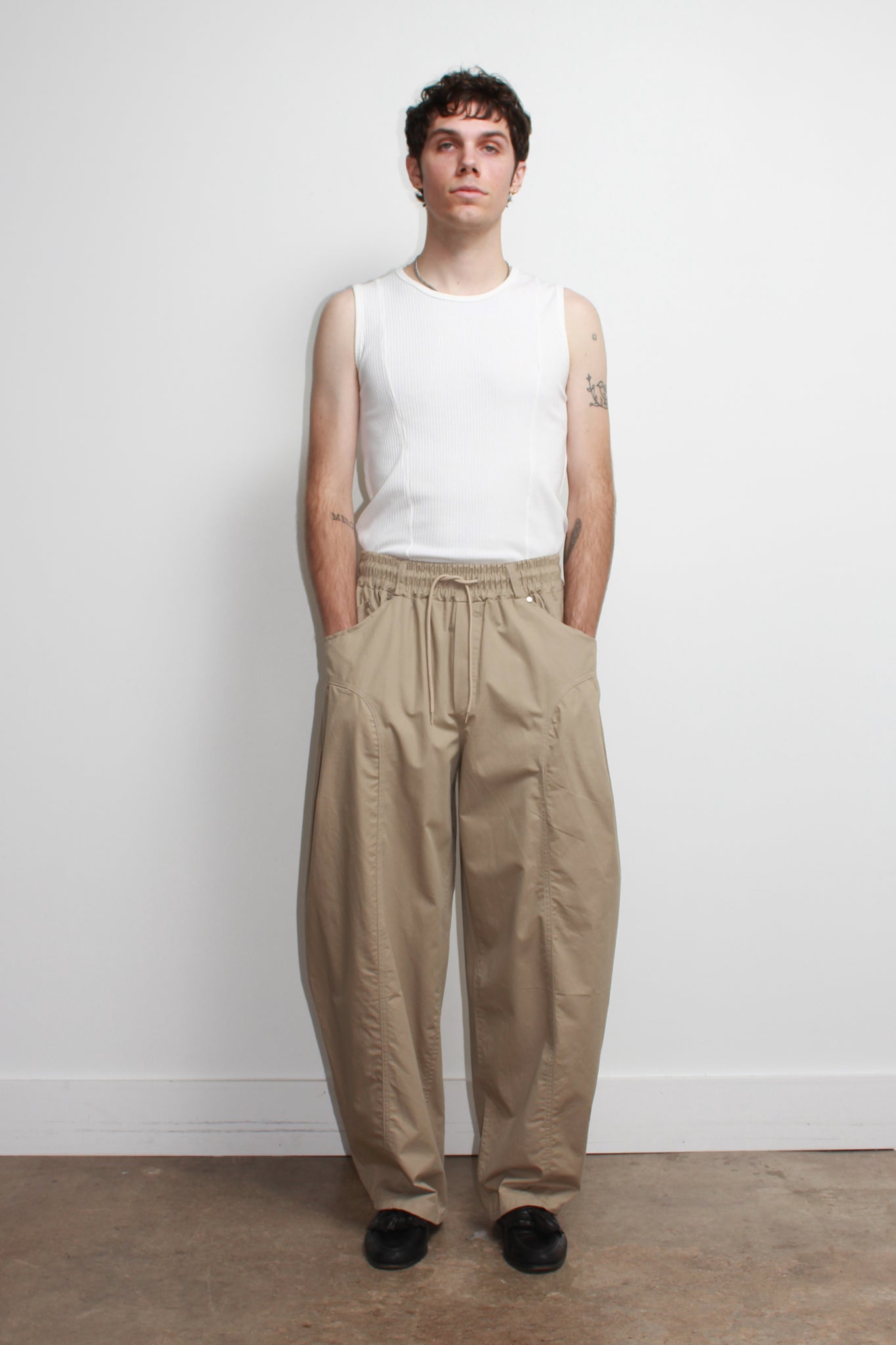 Settle Curved Barrel Leg Pant in Khaki