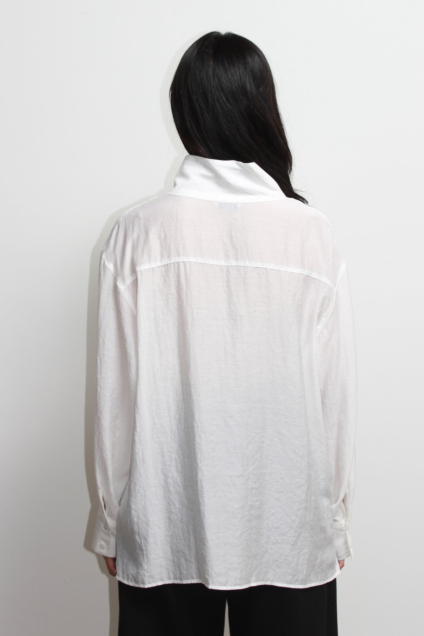 Lake Mockneck Scarf Shirt in Off white