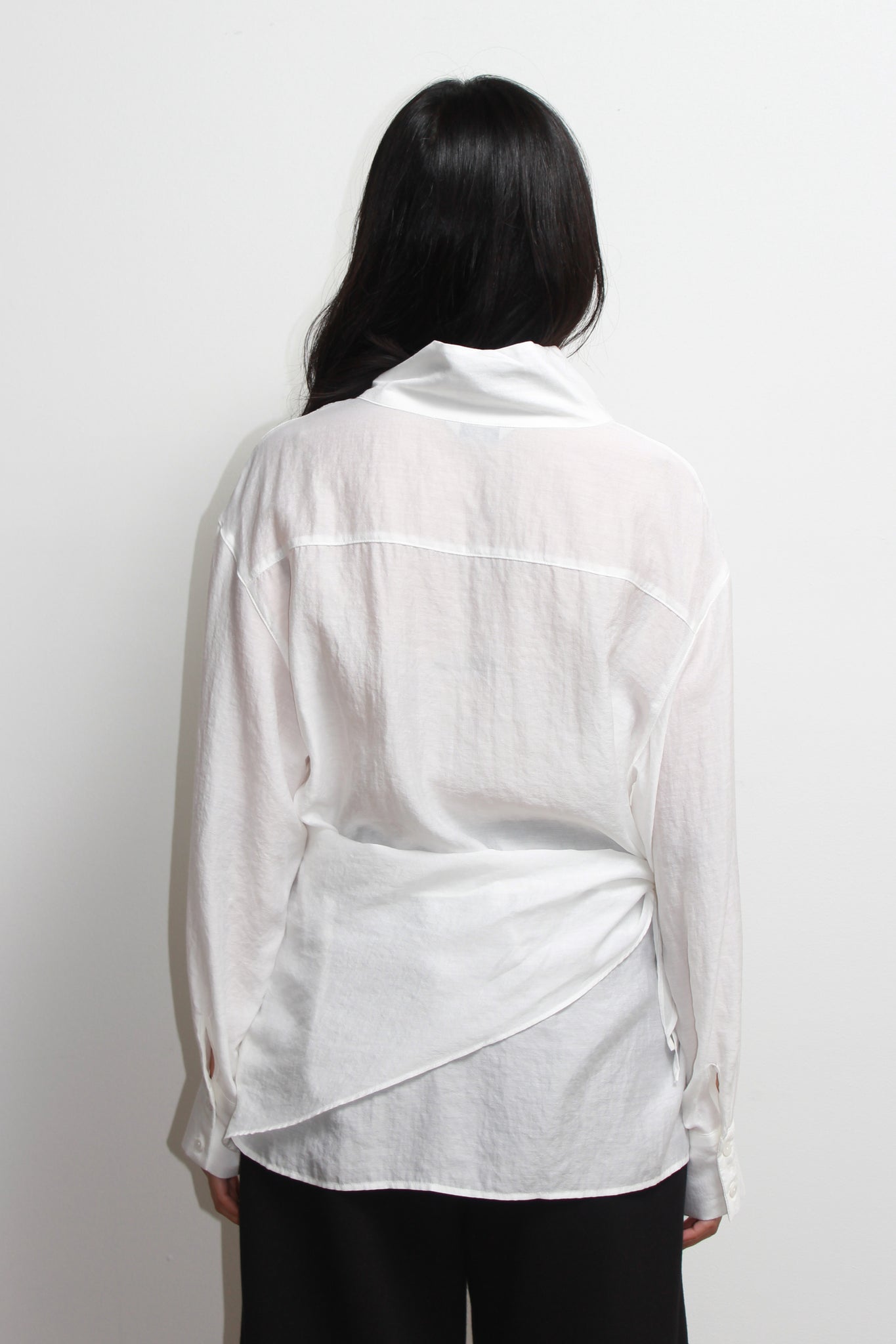 Lake Mockneck Scarf Shirt in Off white