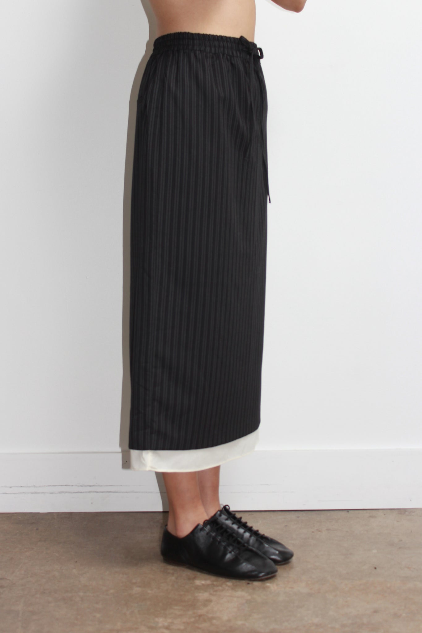 Mood Stripe Skirt in Charcoal