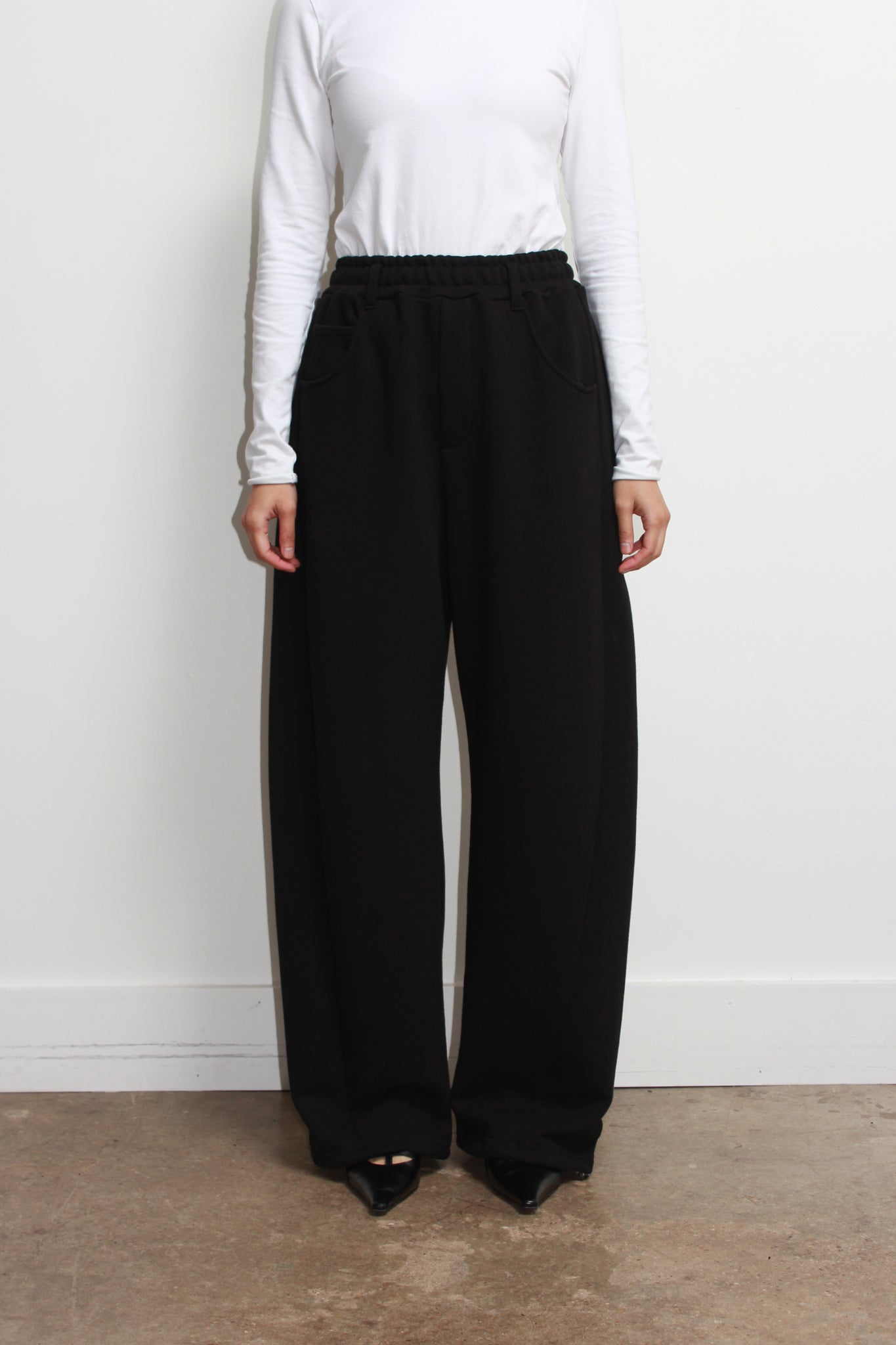 Koni Barrel Leg Sweatpants in Black