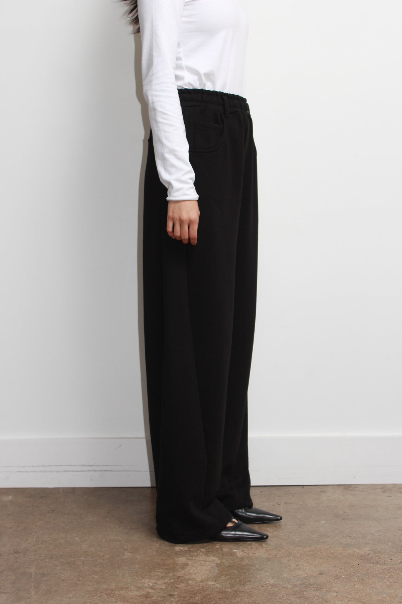 Koni Barrel Leg Sweatpants in Black