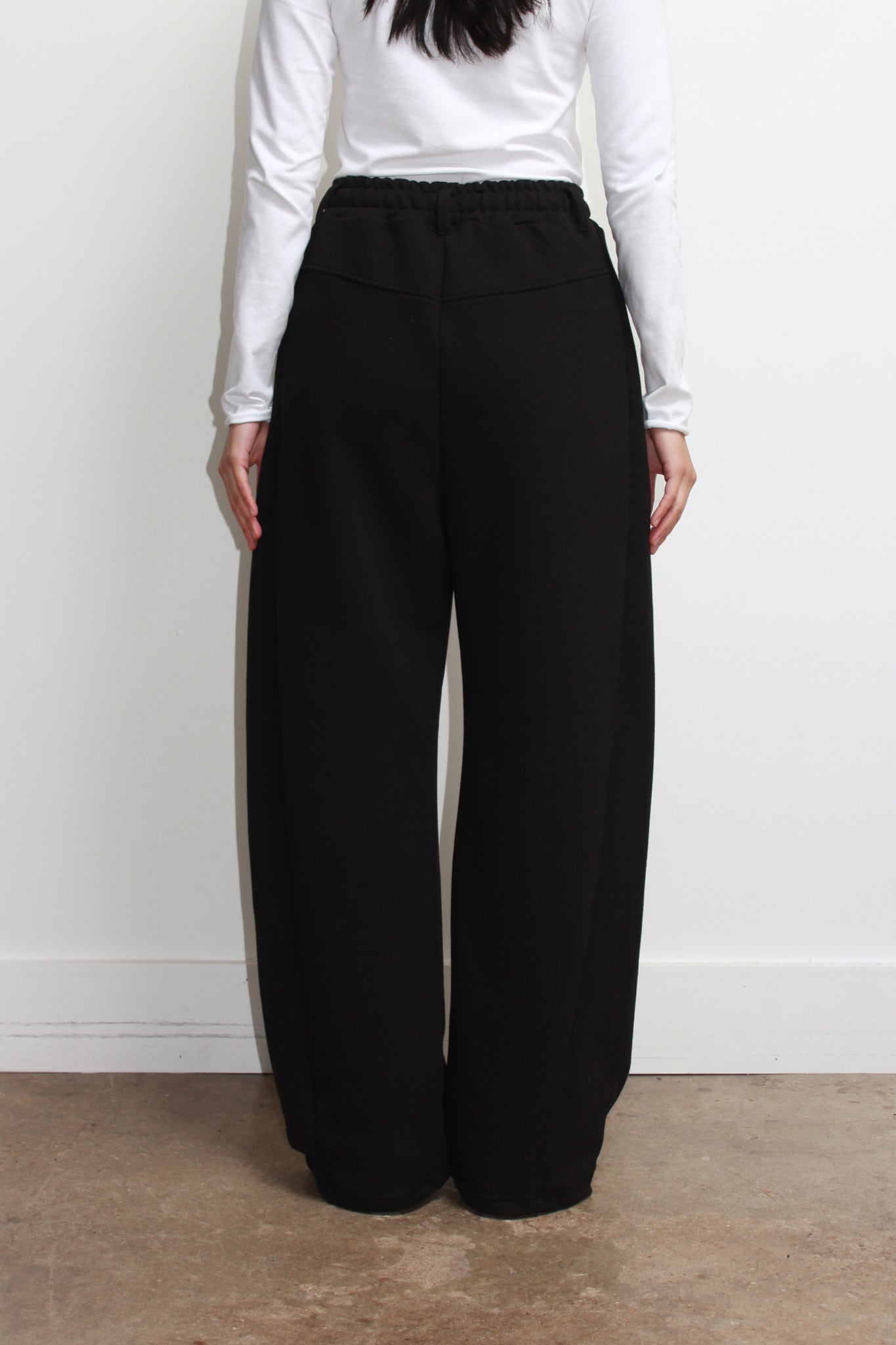 Koni Barrel Leg Sweatpants in Black