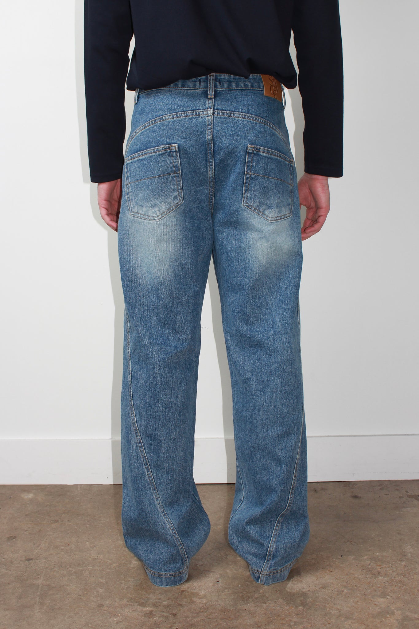 Back curved Mid wash Denim