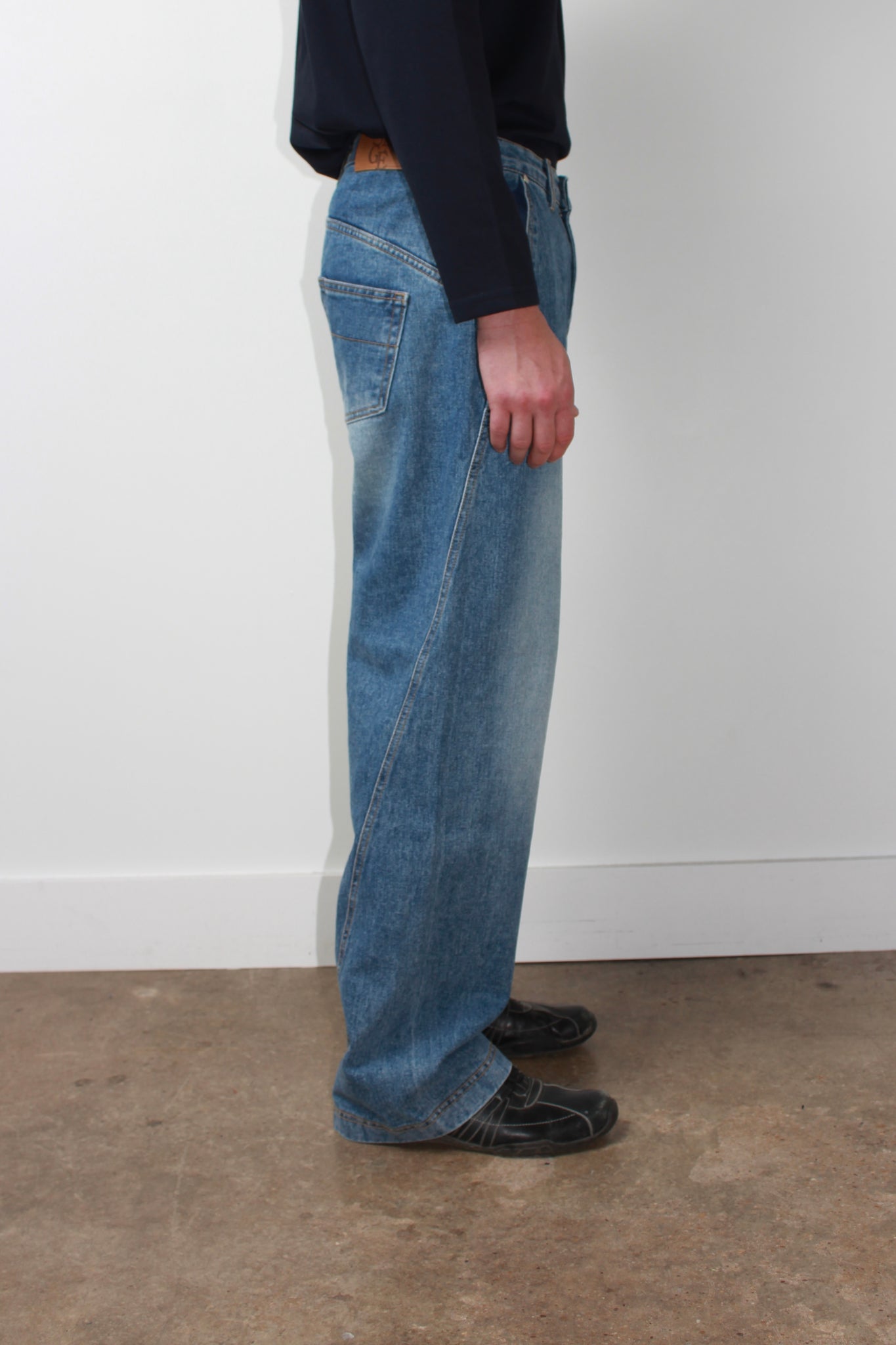 Back curved Mid wash Denim