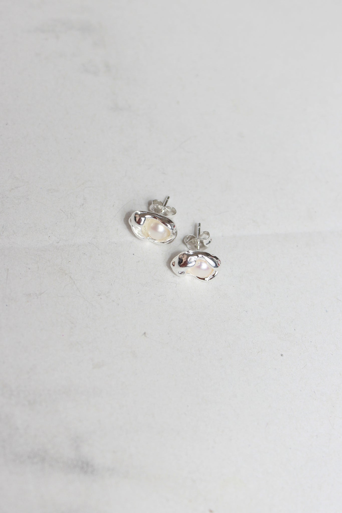 Shell Pearl Earring in Silver