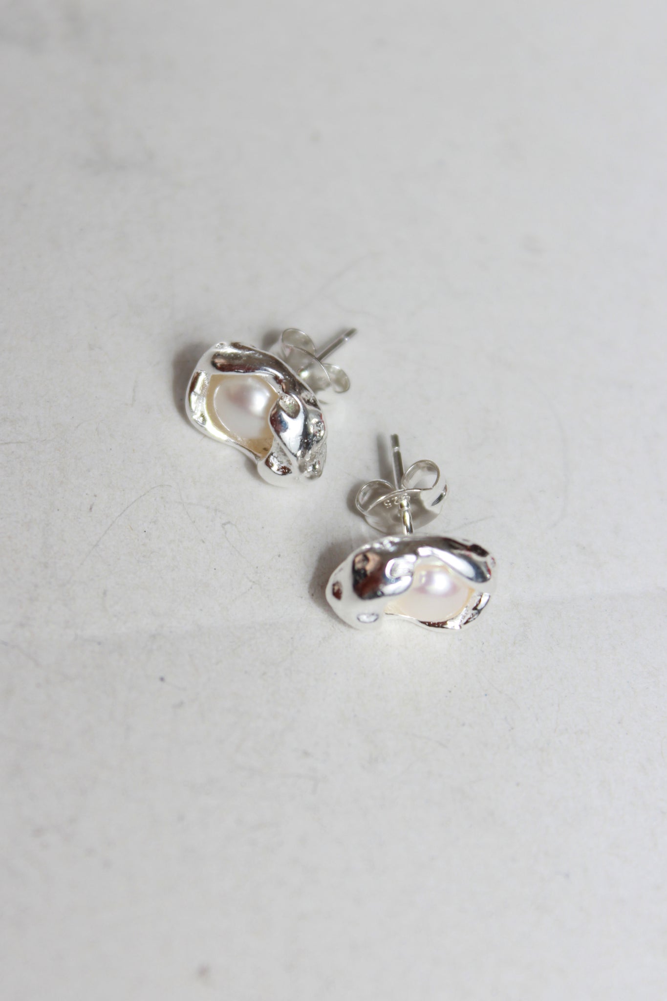 Shell Pearl Earring in Silver