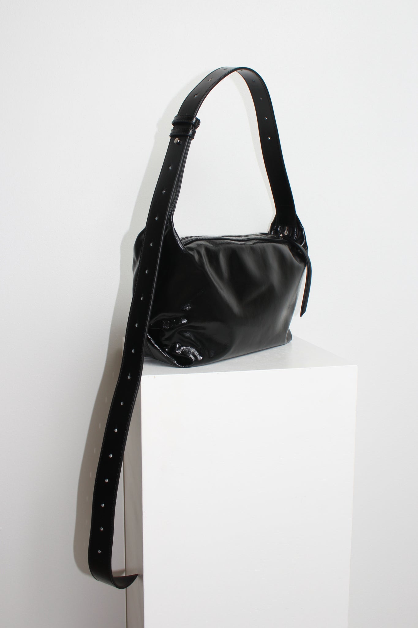 Hide Cross Shoulder Bag in Black