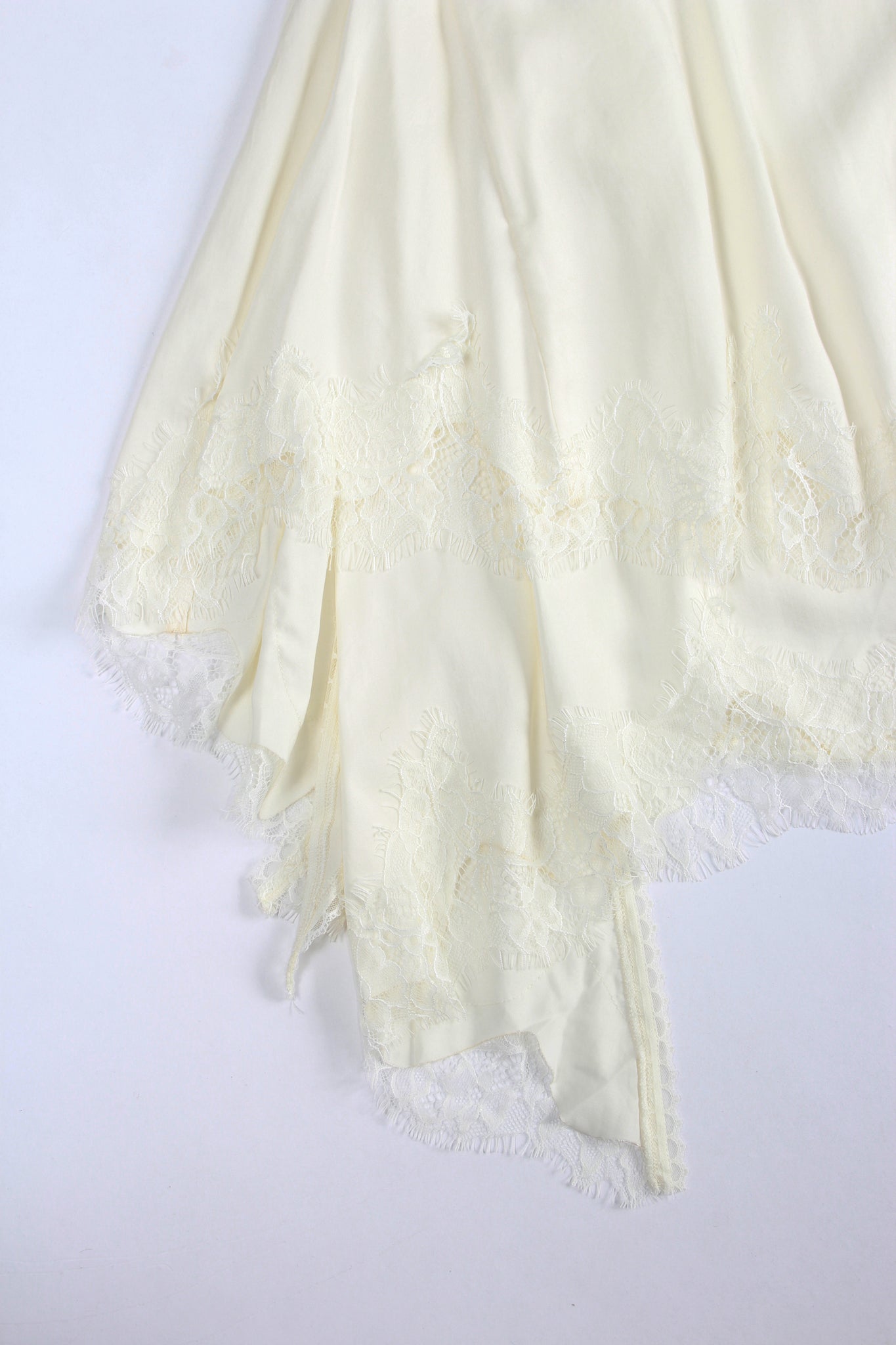 Wavy Lace Hem Skirt