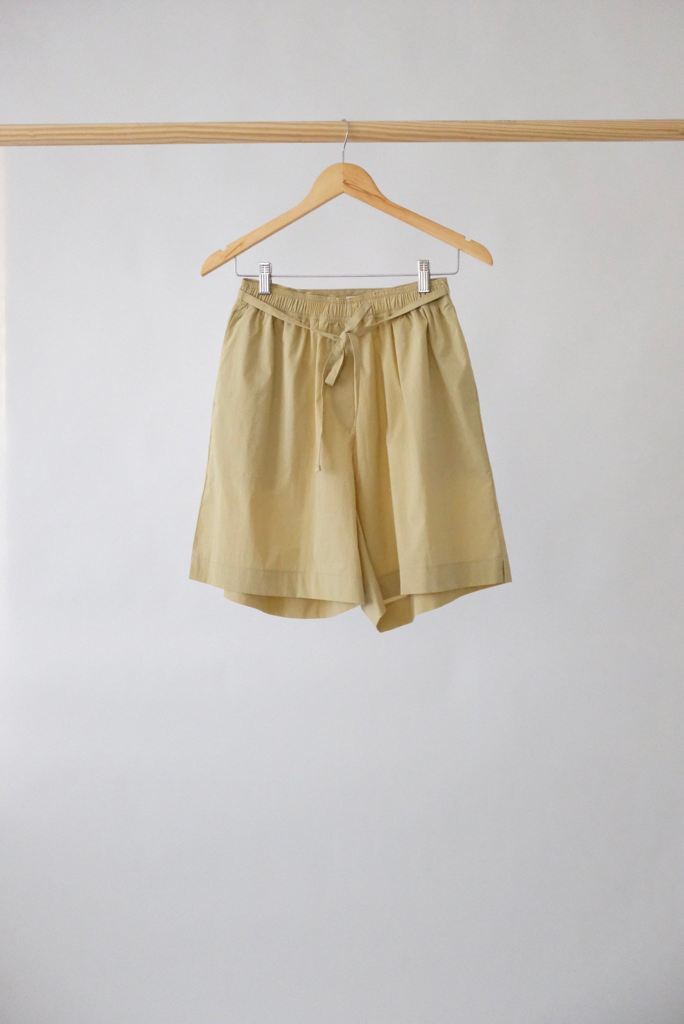 Unisex Easy Wide Shorts (2 Colors)