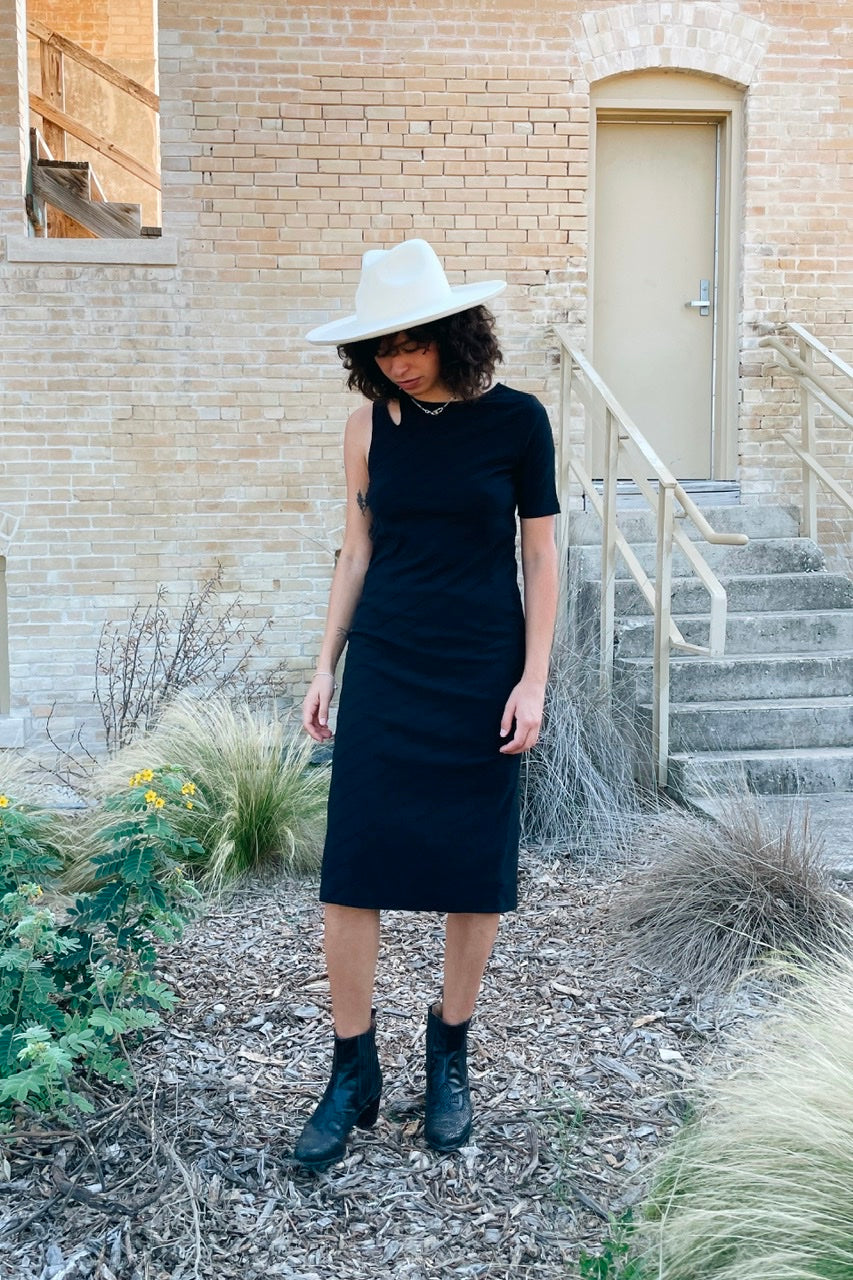ONE-SHOULDER CUT-OUT DRESS BY THEOPEN PRODUCT IN BLACK