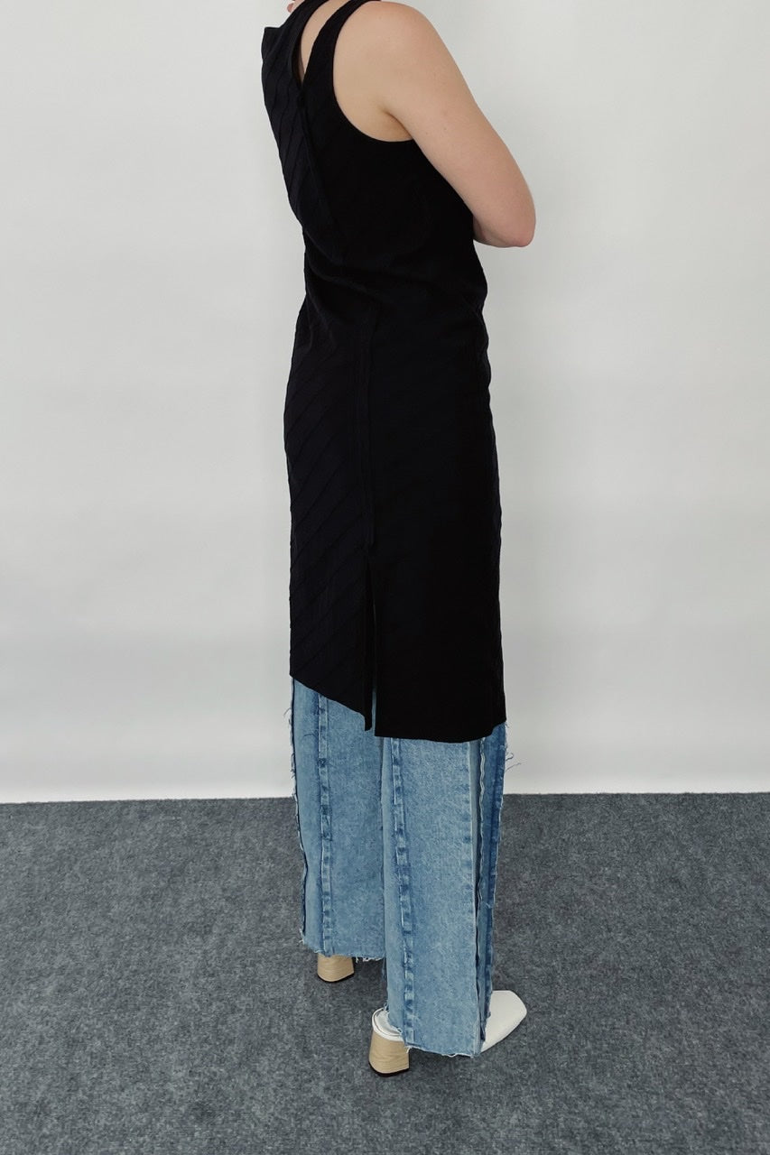 ONE-SHOULDER CUT-OUT DRESS BY THEOPEN PRODUCT IN BLACK