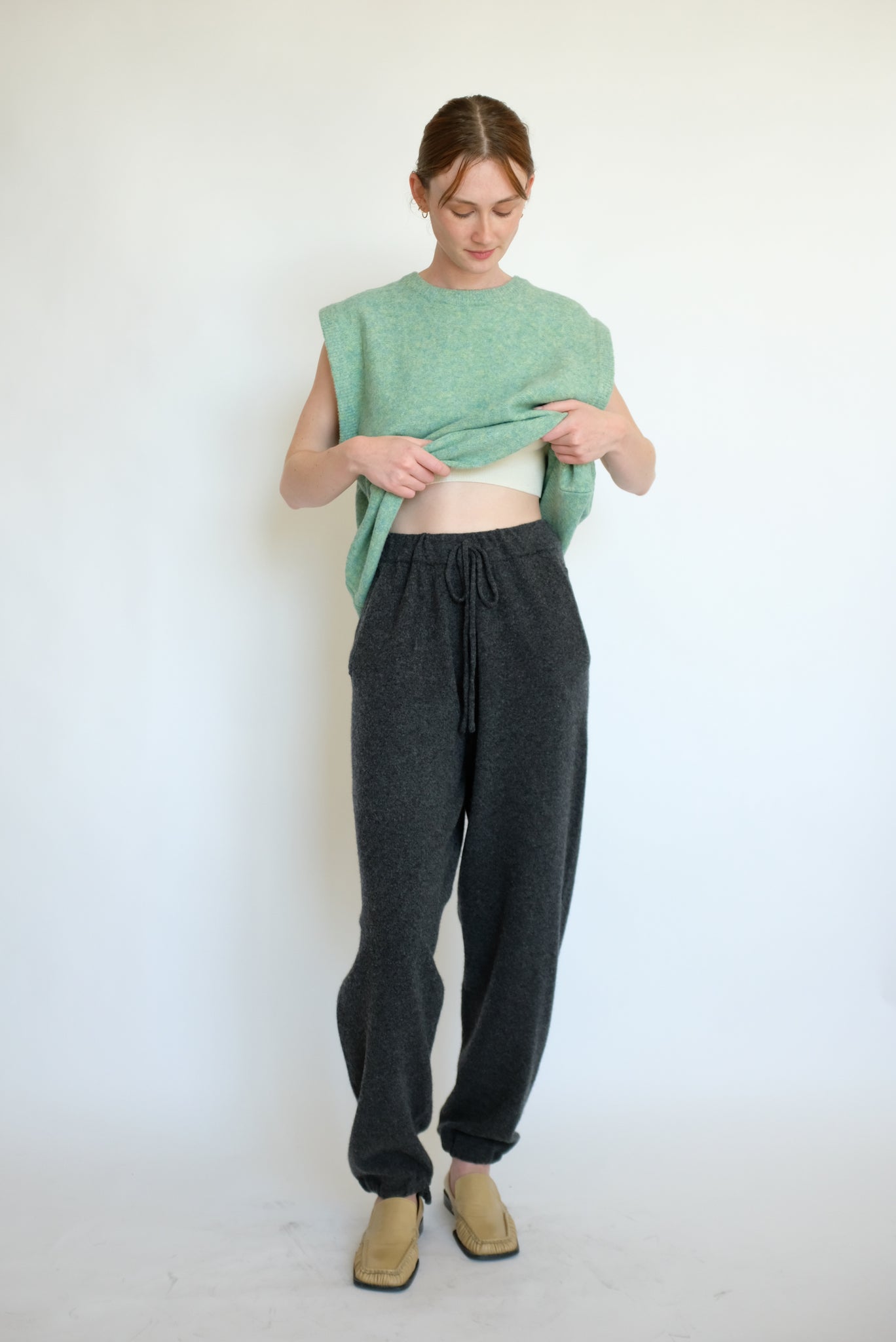 Cashmere Jogger Pants in Charcoal